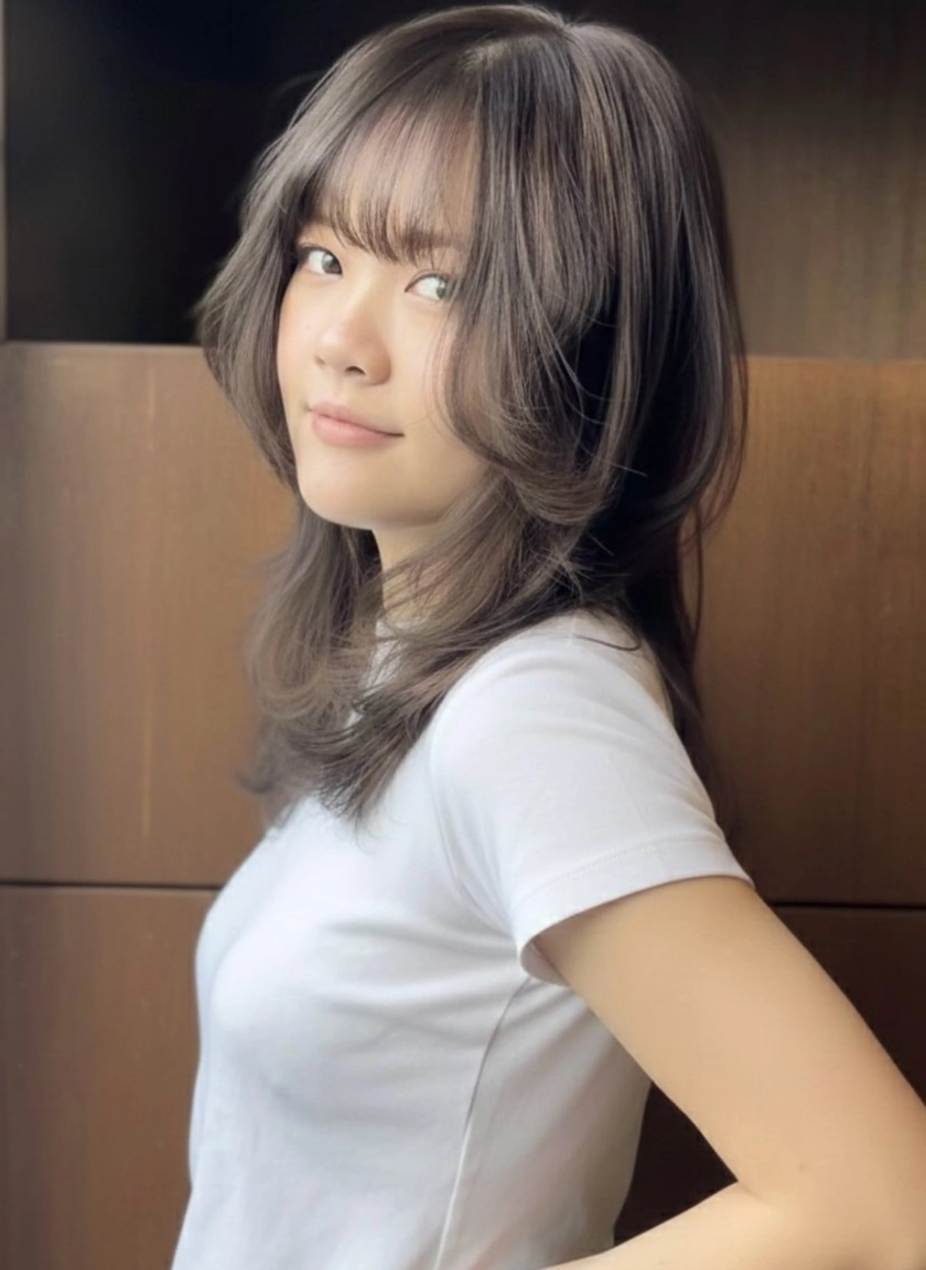 ミディアム カラー グレージュ レイヤーカット ウルフカット ウルフレイヤー カット ヘアカラー トリートメント 髪質改善ｶﾗｰ ｹｱﾌﾞﾘｰﾁ/ﾀﾑのヘアスタイル