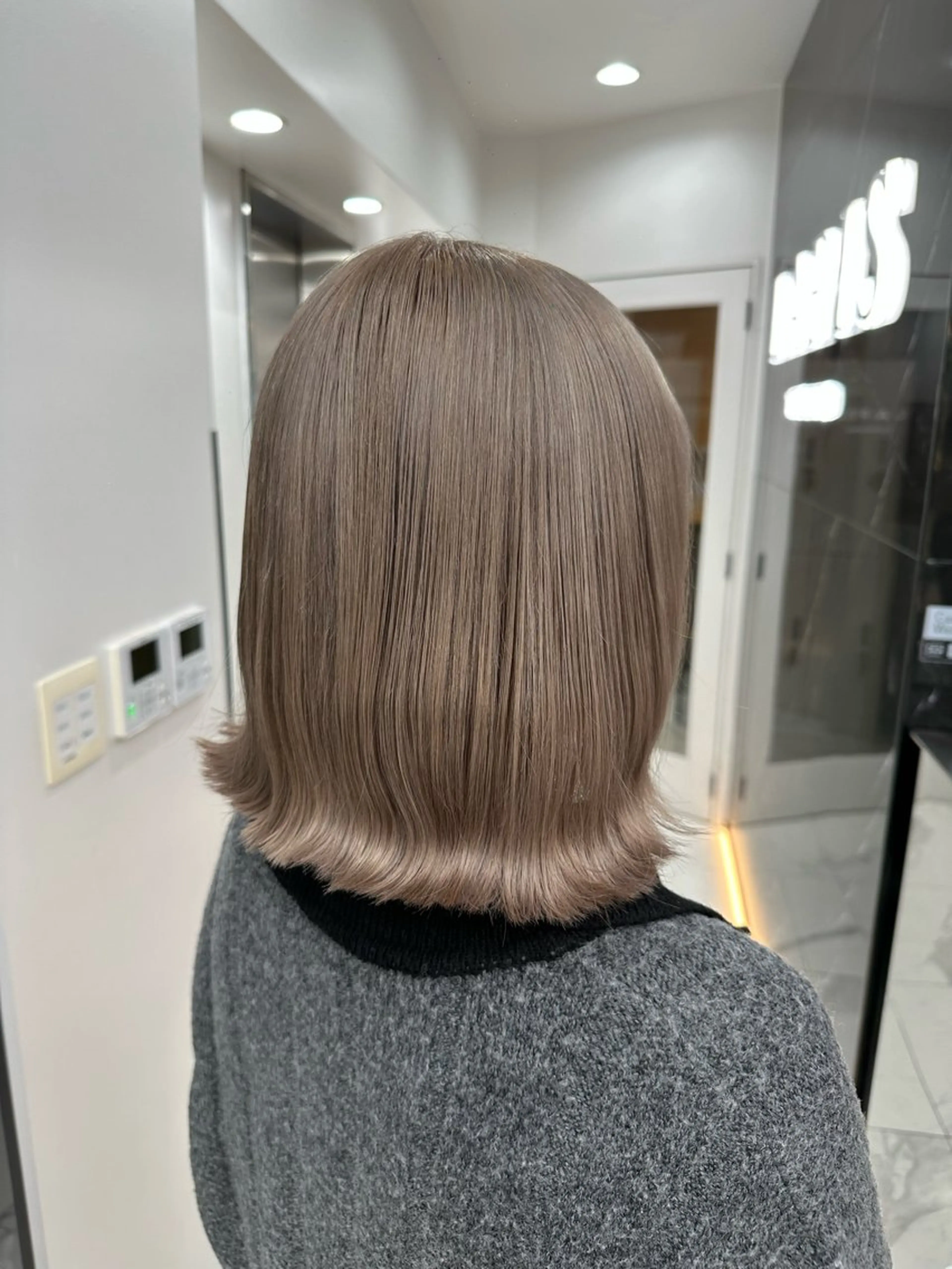 根元リタッチ＋カラー＋トリートメントの写真