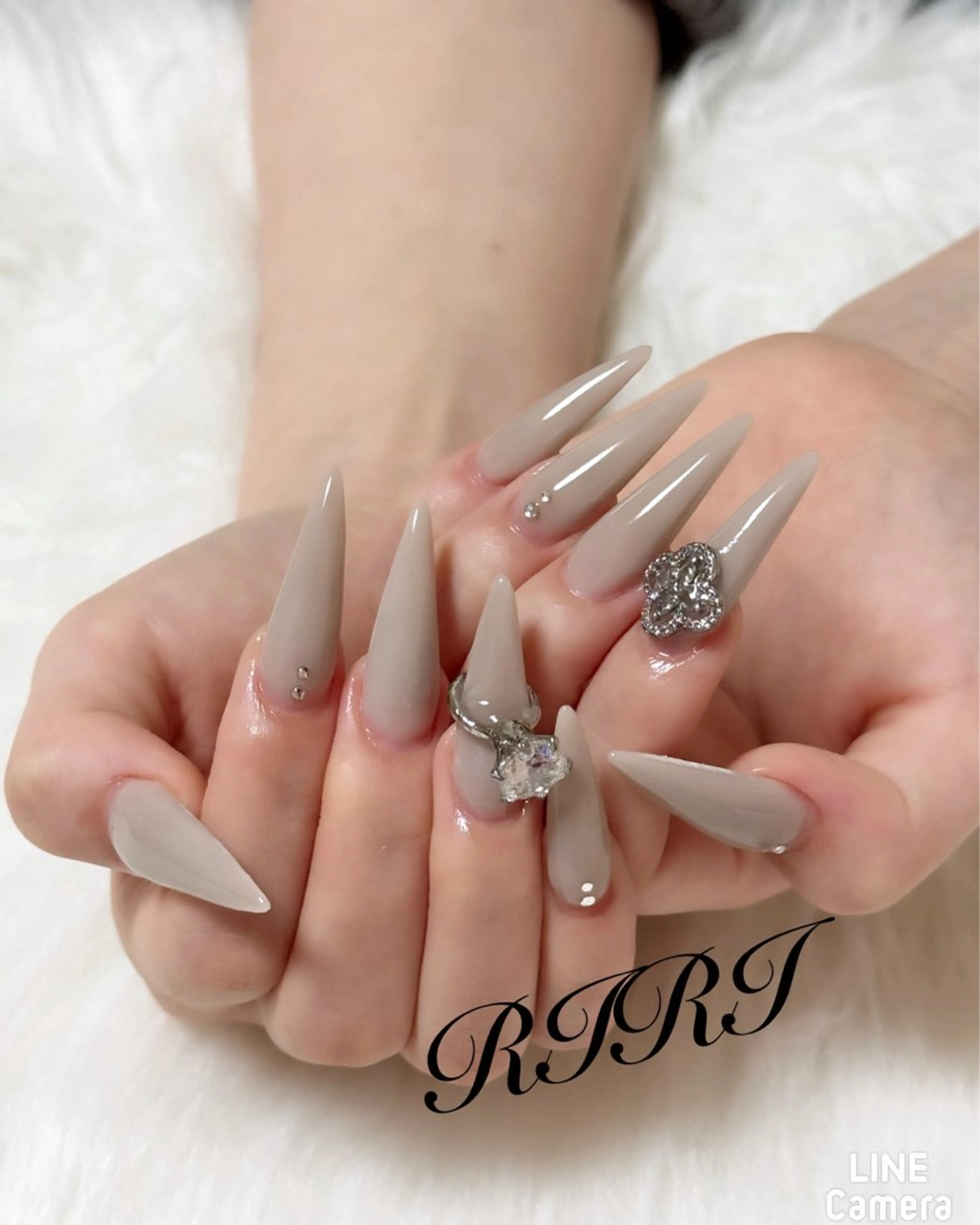 ネイル ジェルネイル ロングネイル ワンカラーネイル スカルプネイル シンプルネイル ハンドネイル riri オーナーのネイルデザイン