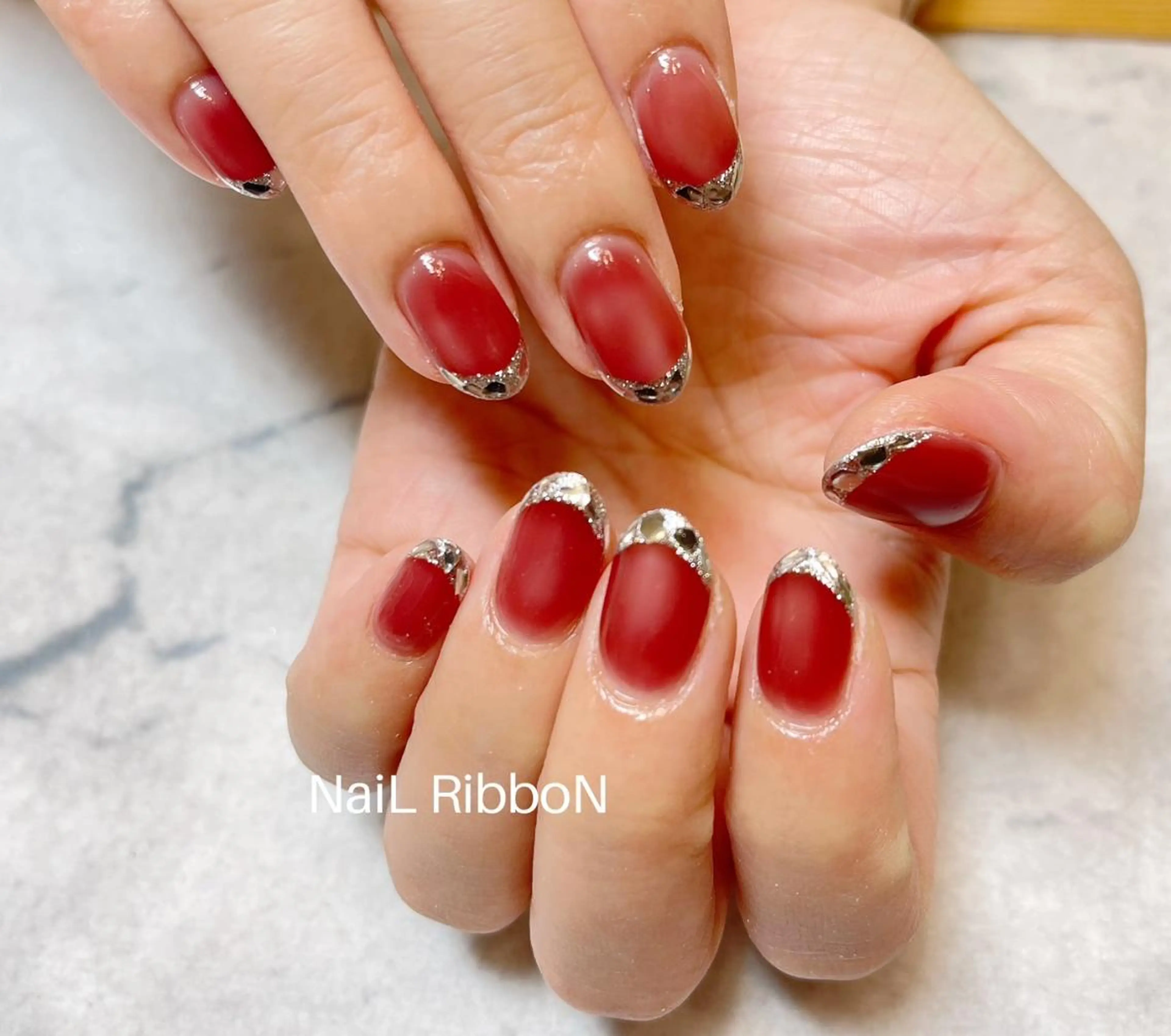 ネイル ネイルリボン 受付スタッフのネイルデザイン
