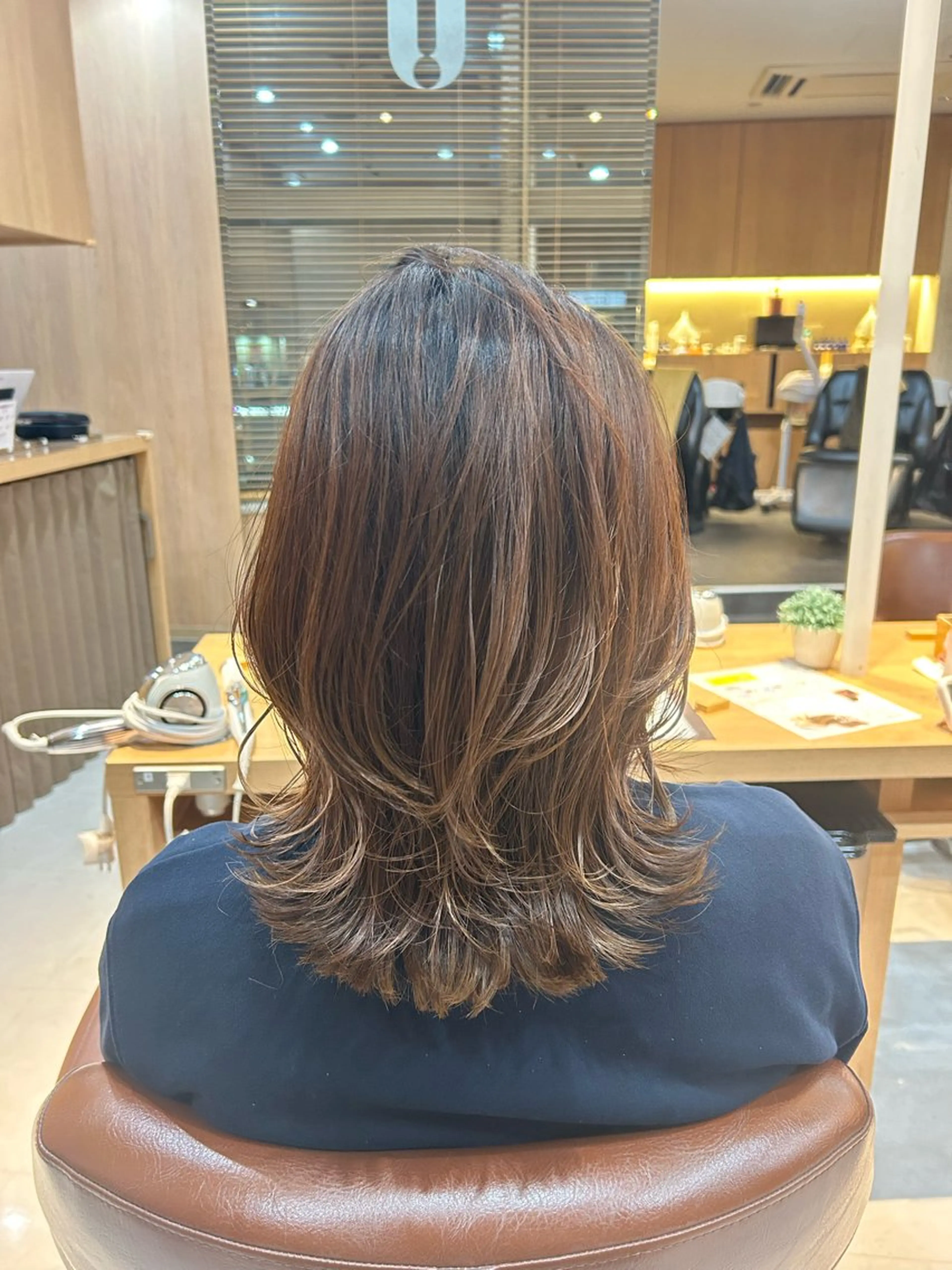 ミディアム くびれヘア くびれレイヤー レイヤーカット 宮尾 愛海のヘアスタイル