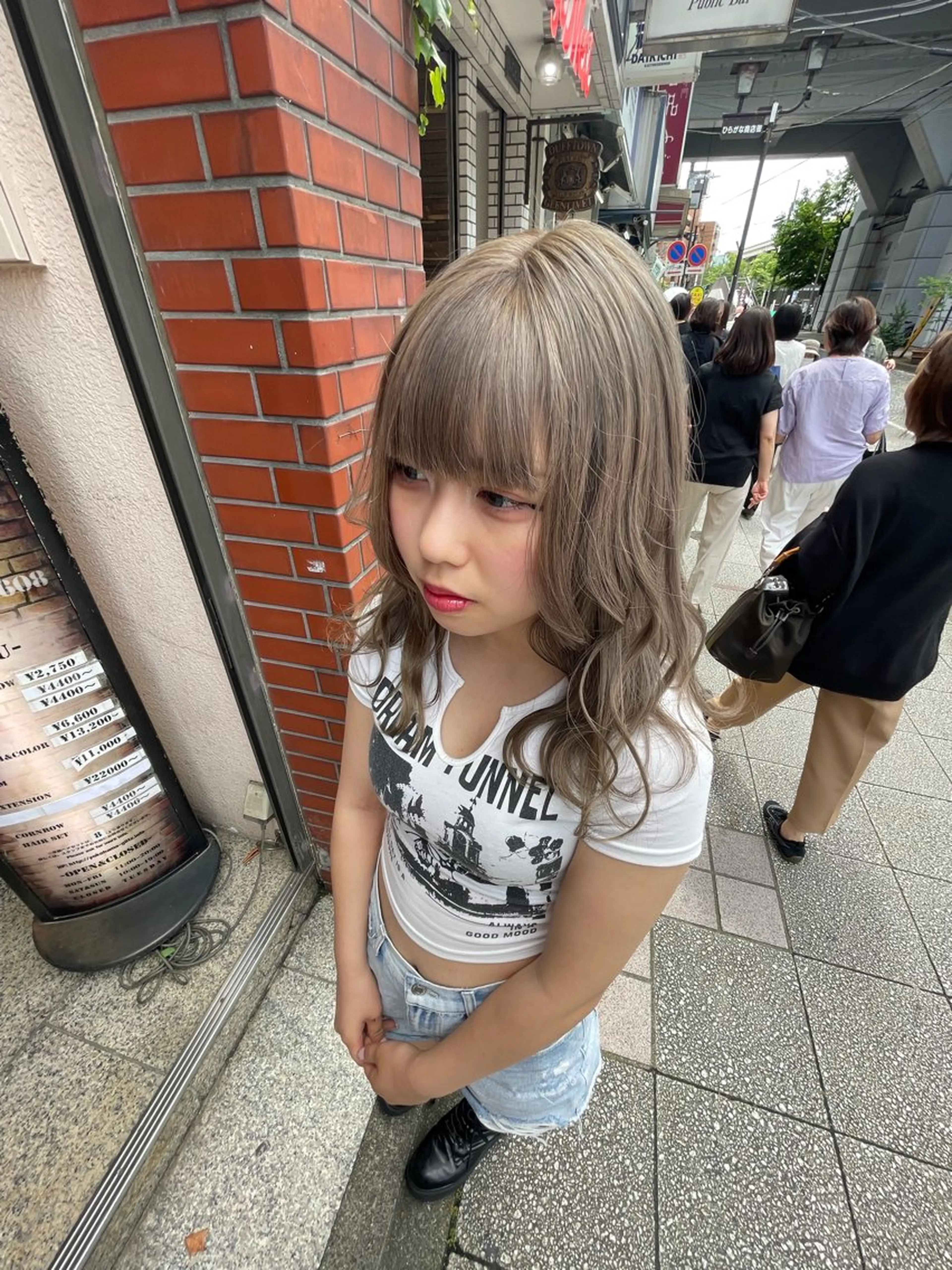 ミディアム カラー ベージュカラー ダブルカラー フォギーベージュ トリートメント 👑派手髪/カット 👑ANRYのヘアスタイル