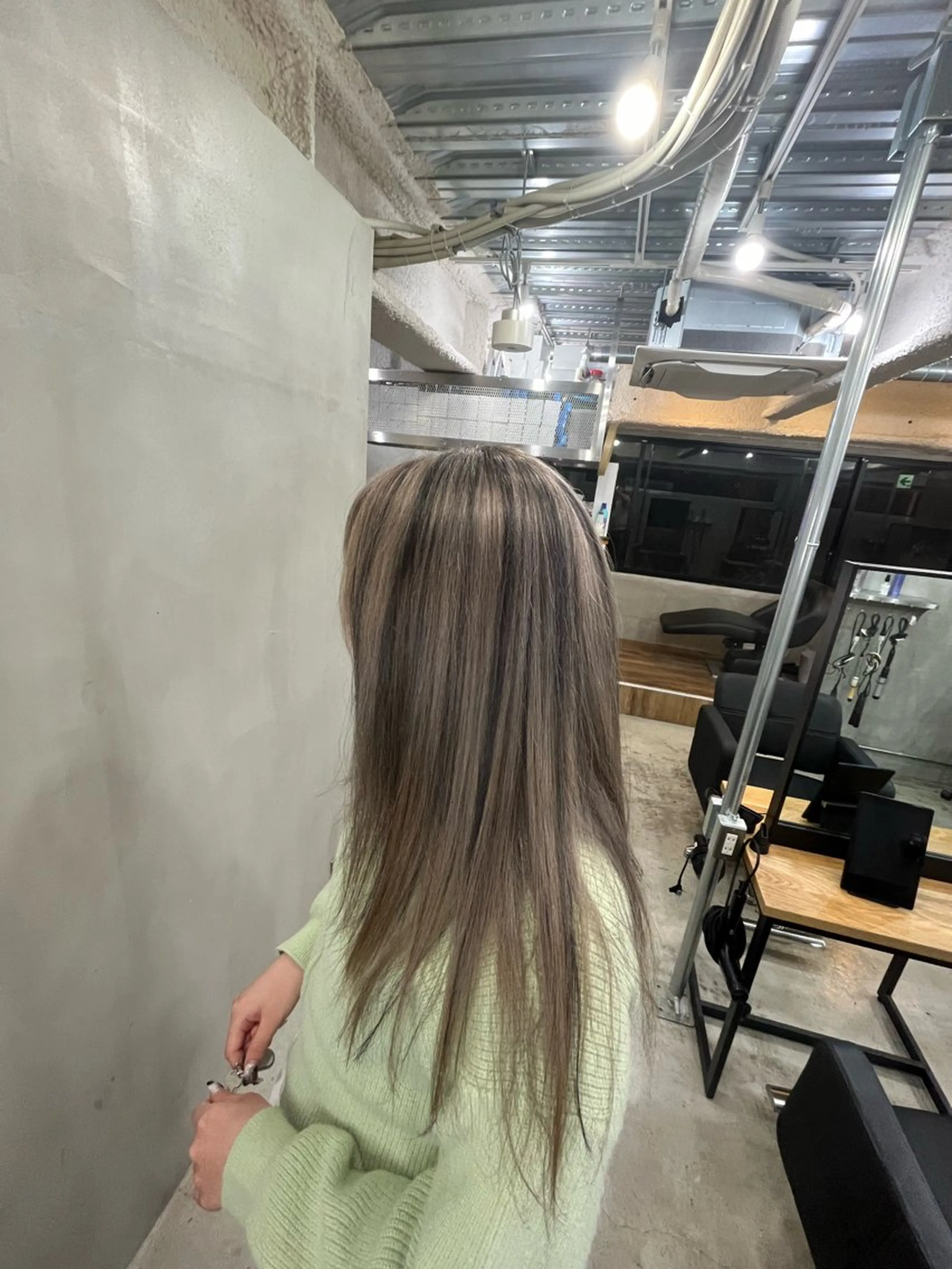 ロング カラー ブリーチ デザインカラー SIUN所属・とうだだいき ナチュラルレイヤーのヘアスタイル