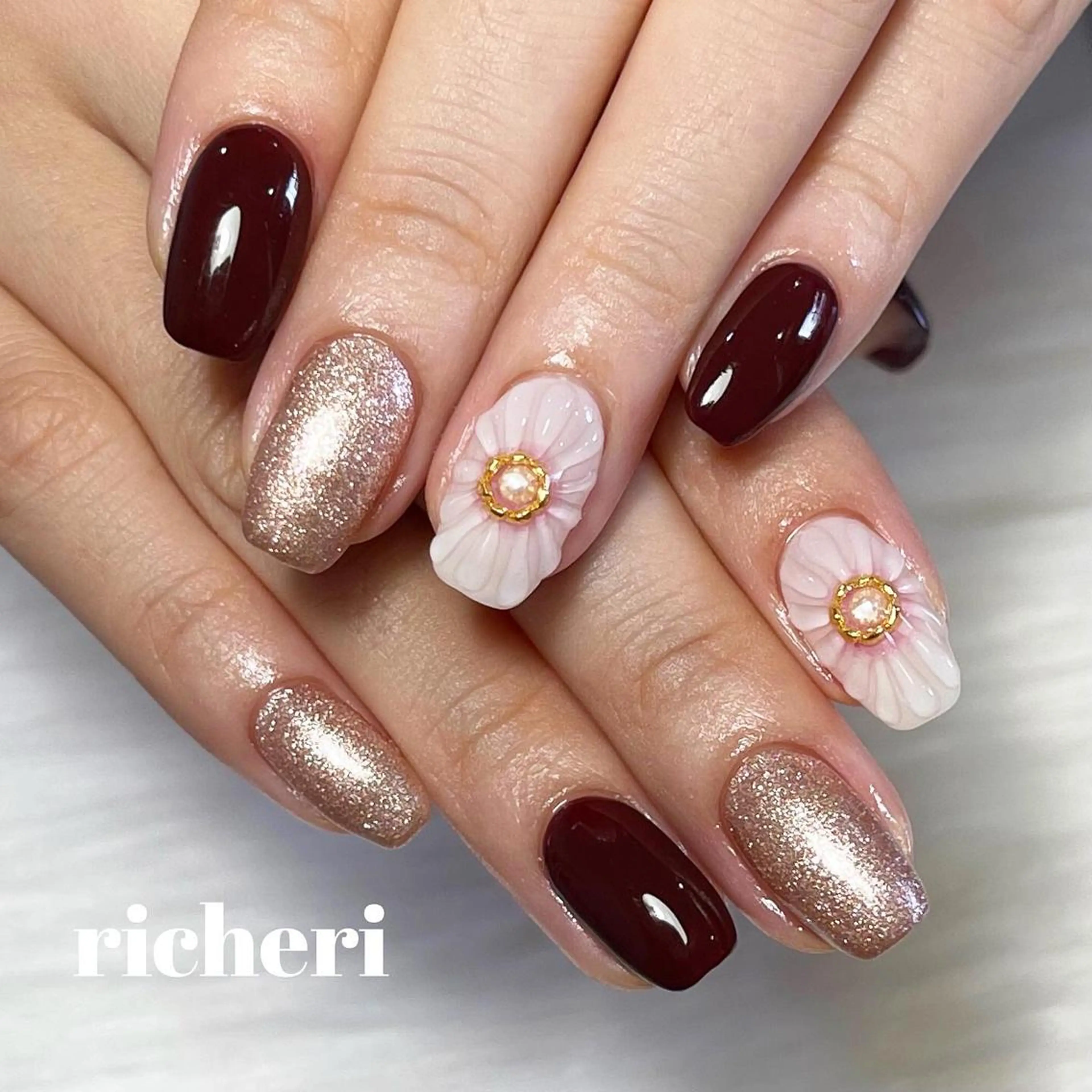 ミディアム ネイル 韓国風ヘア アートネイル フラワーネイル フットネイル フレンチネイル richeri beautyのエステ・リラクイメージ