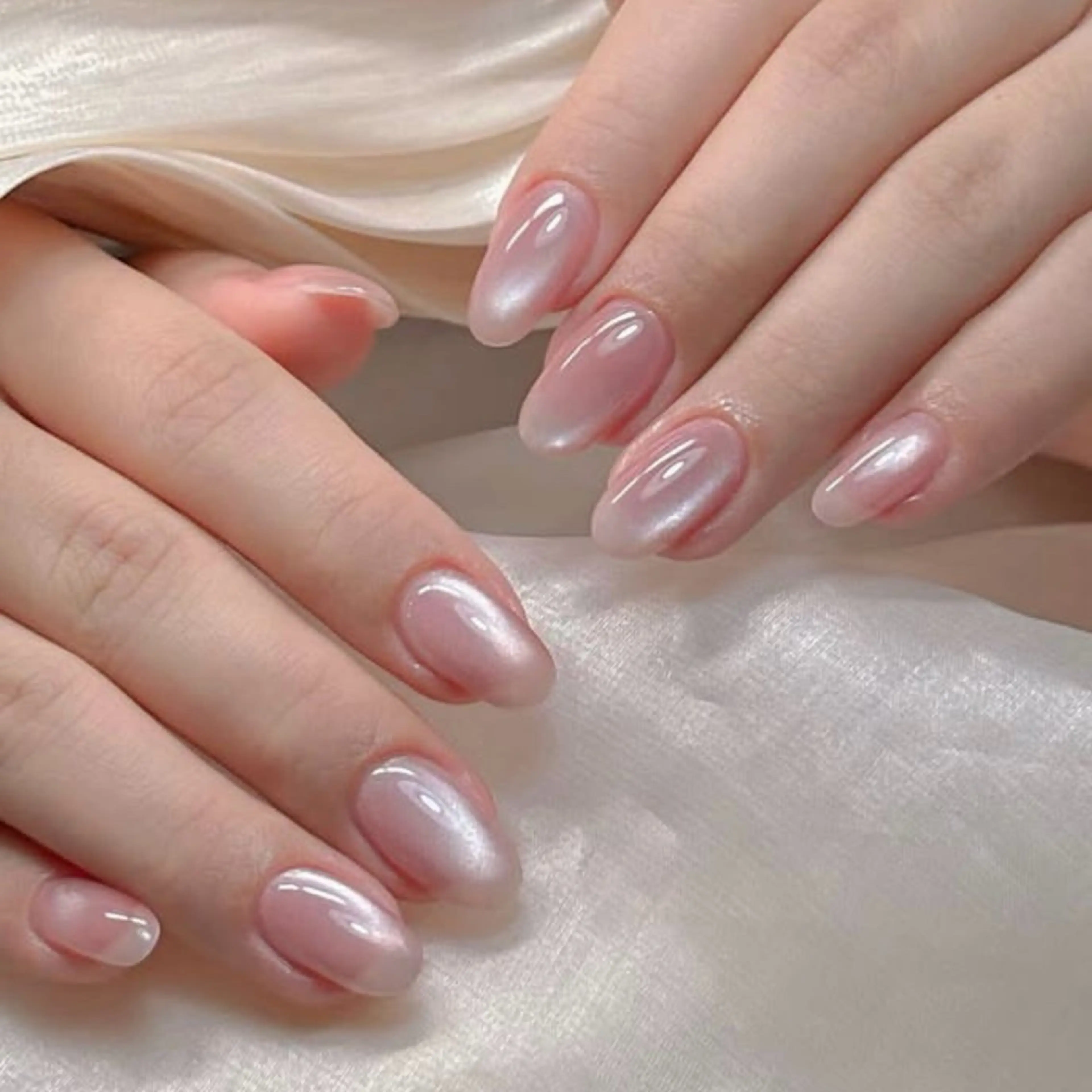 ネイル キラキラネイル 韓国ネイル 水色 マグネットネイル ミラーネイル ハンドネイル ハンドケア Lala Nailsのネイルデザイン