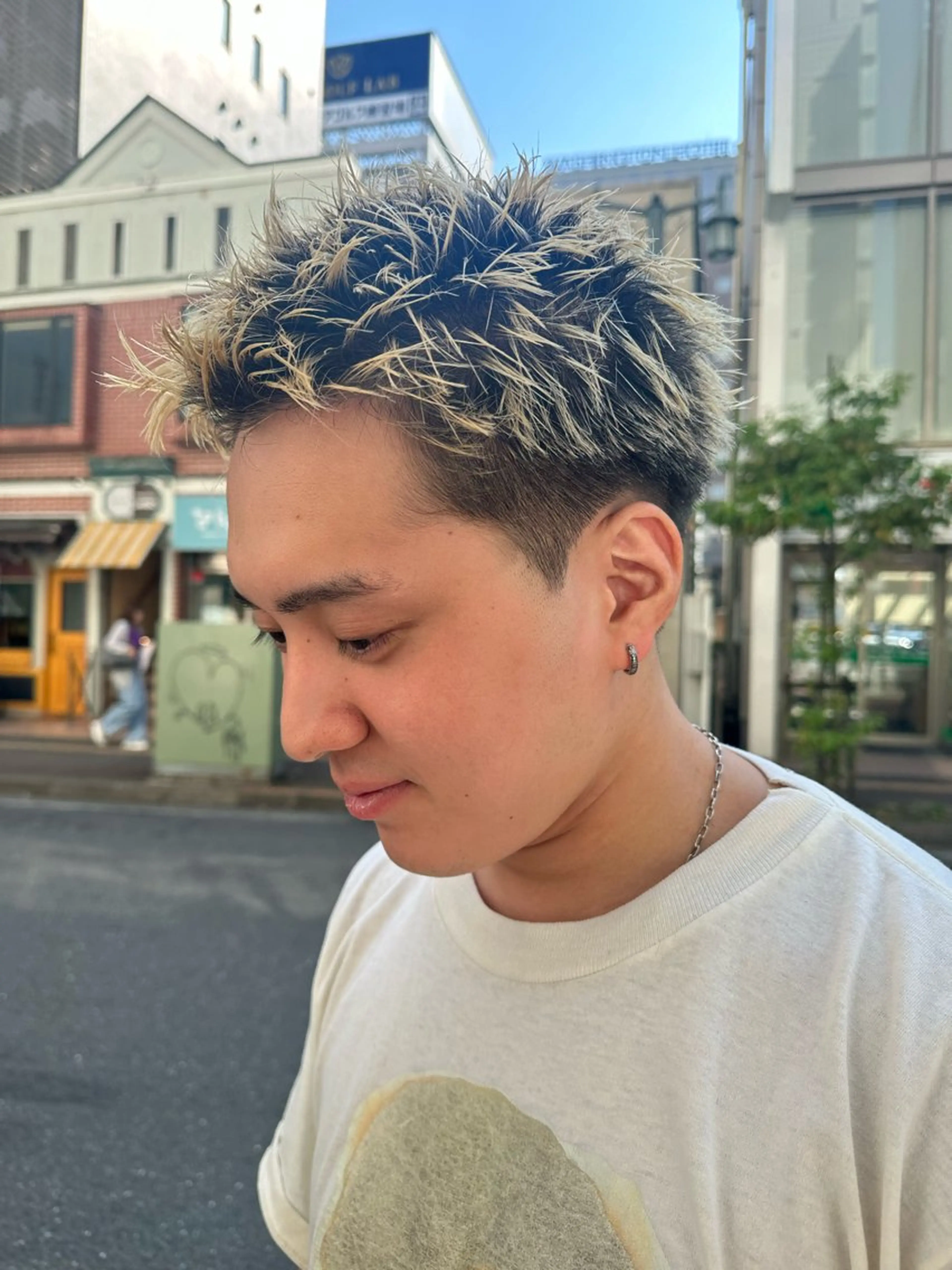 ショート カラー メンズ メンズブリーチ メンズハイトーン メンズインナーカラー ブリーチ ケアブリーチ Rei/ 縮毛矯正/ ハイライトカラー募集のヘアスタイル