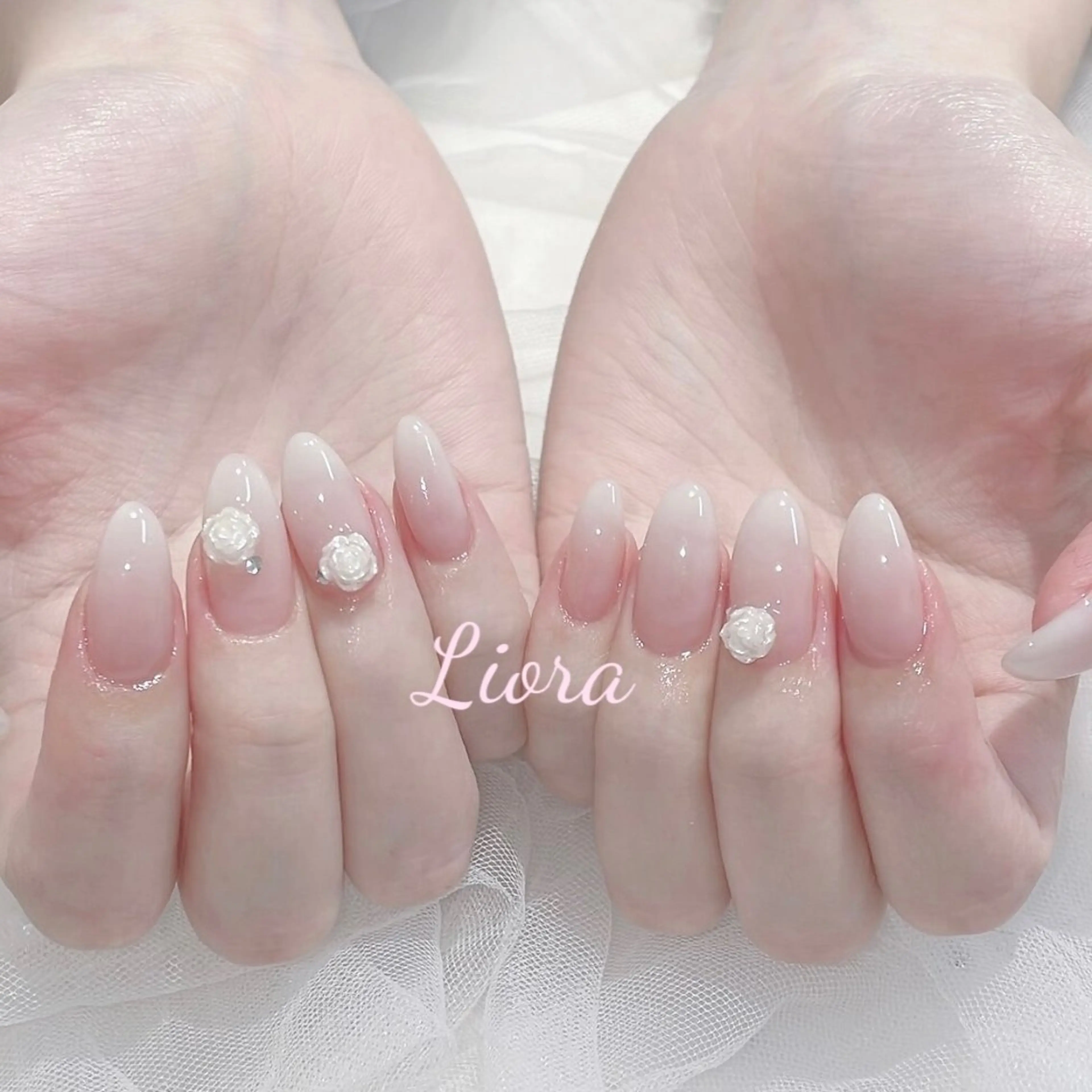ネイル フレンチネイル ジェルネイル ガーリー グラデーション キラキラネイル ハンドネイル Liora nail 1のネイルデザイン