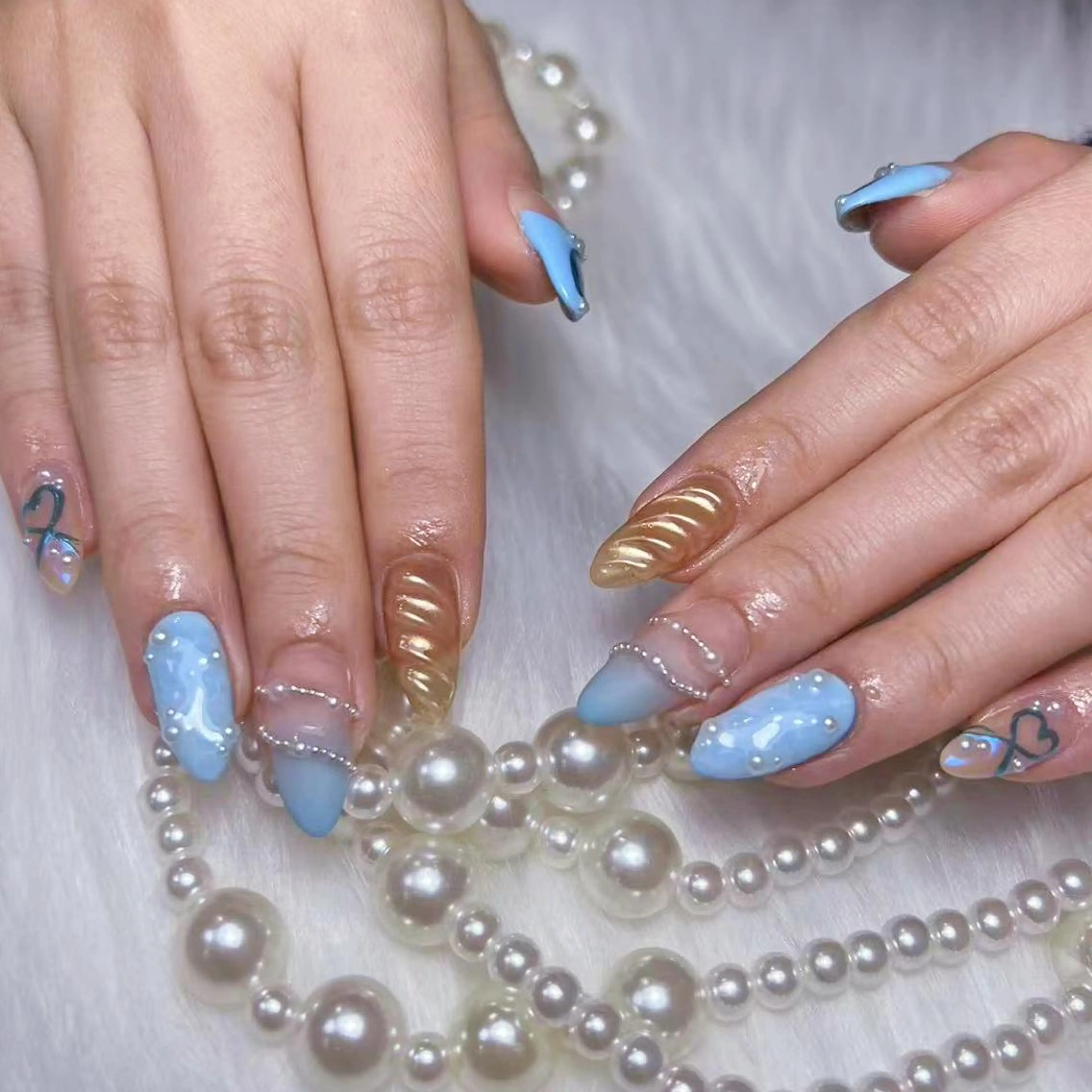 ネイル アートネイル オーロラネイル ガーリー キラキラネイル 韓国ネイル ハンドネイル DIAMOND 💅のネイルデザイン