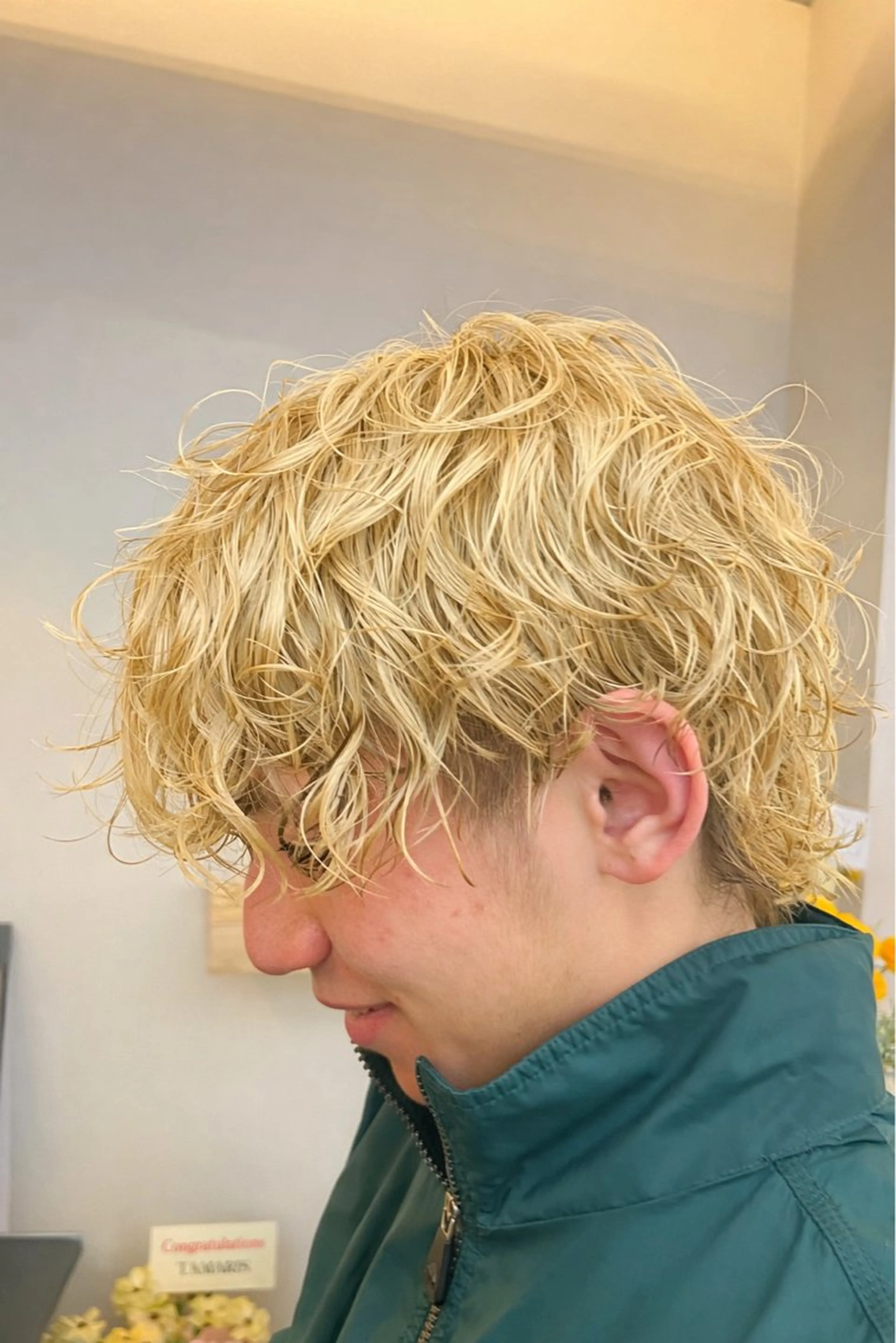 ショート カラー メンズ メンズブリーチ ブリーチ 外国人風カラー カット ヘアカラー ケンシロウ メンズパーマ特化⭕️のヘアスタイル