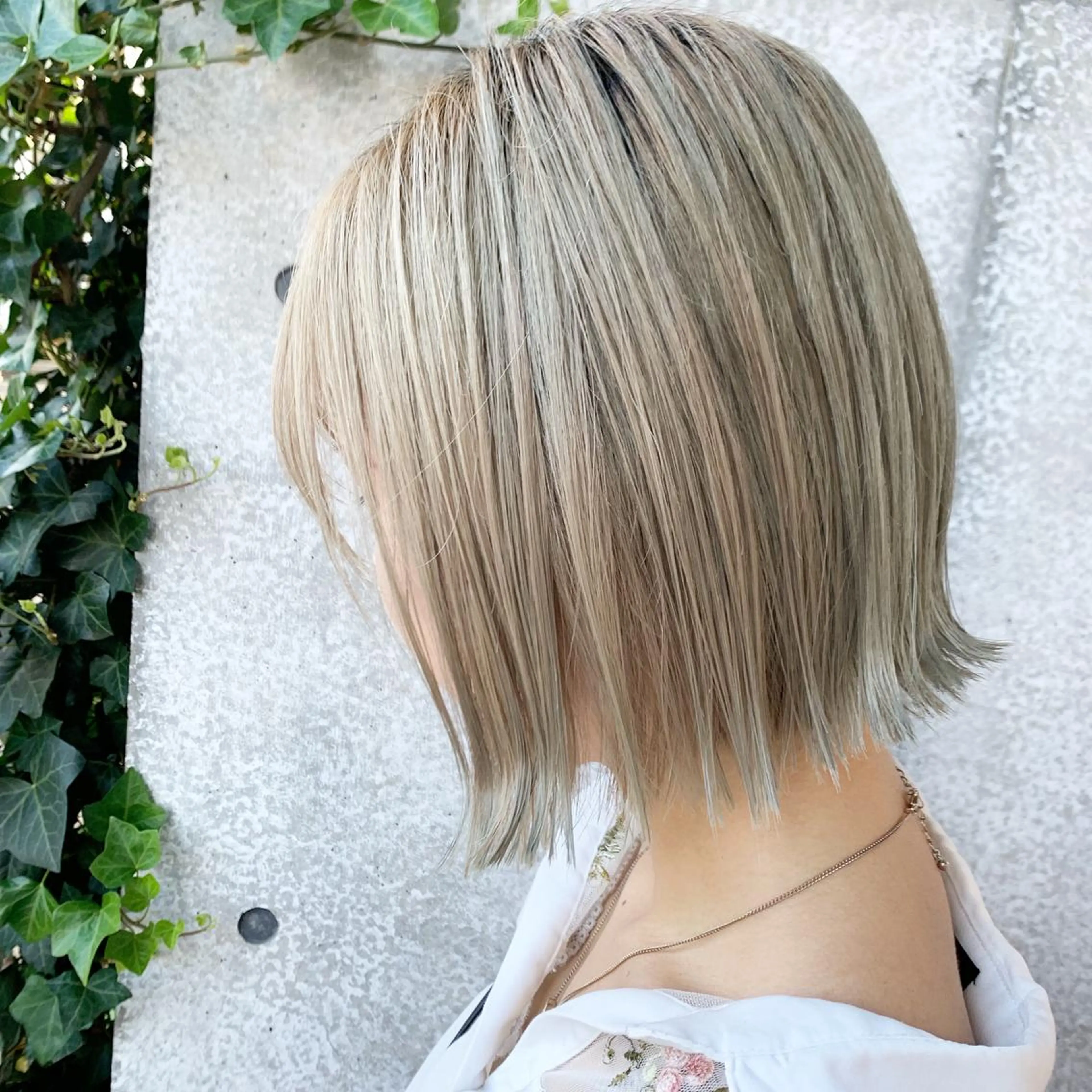 ショート 顔周り/暗髪カラー /アベ マホのヘアスタイル