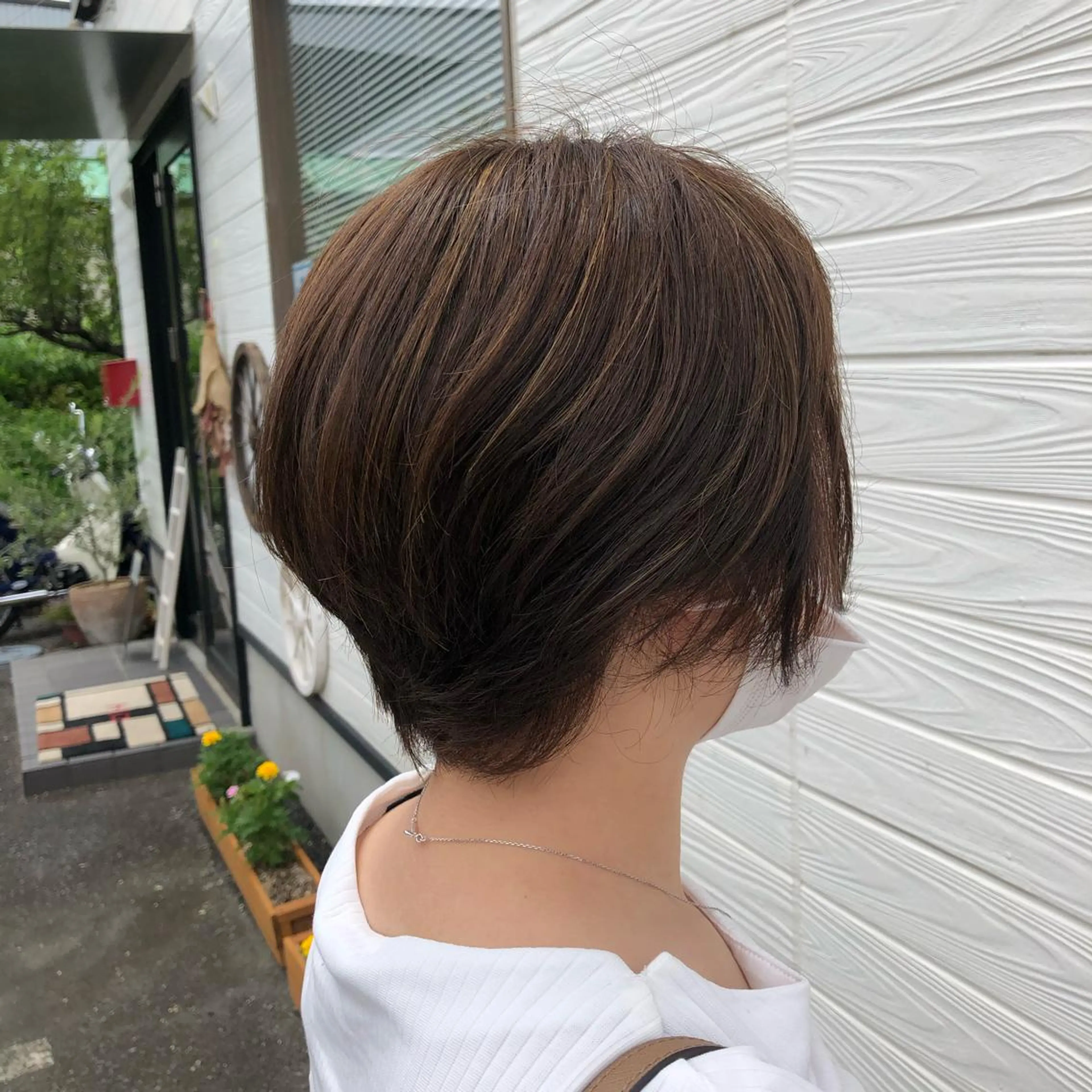 ショート ハイライト ヘアカラー 半田 知穂のヘアスタイル