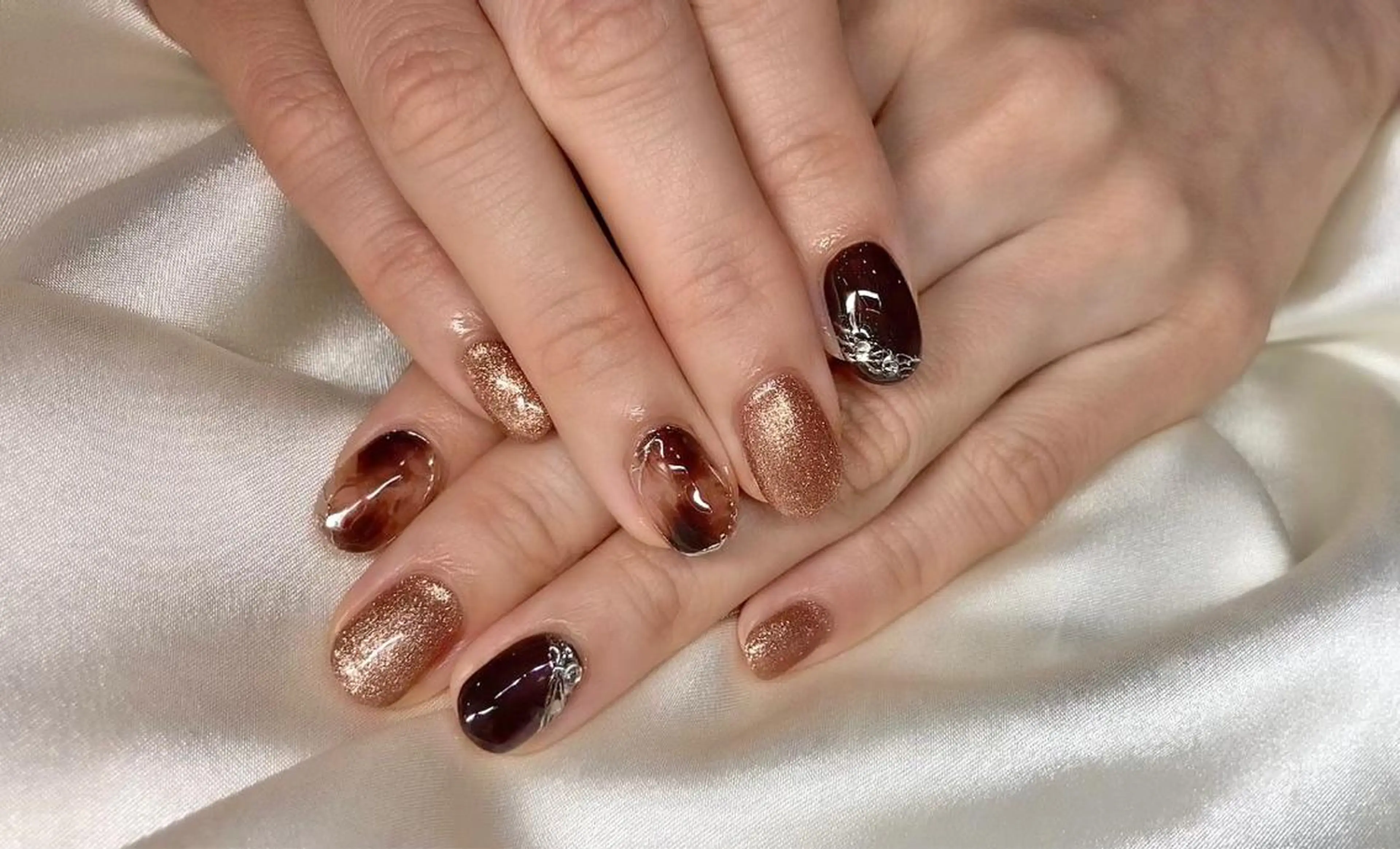 ネイル マツエク・マツパ アイブロウ 眉カラー 韓国風マツエク パリジェンヌラッシュリフト まつげパーマ 長さ出し ハンドネイル Nail&eye Belire 新宿のネイルデザイン