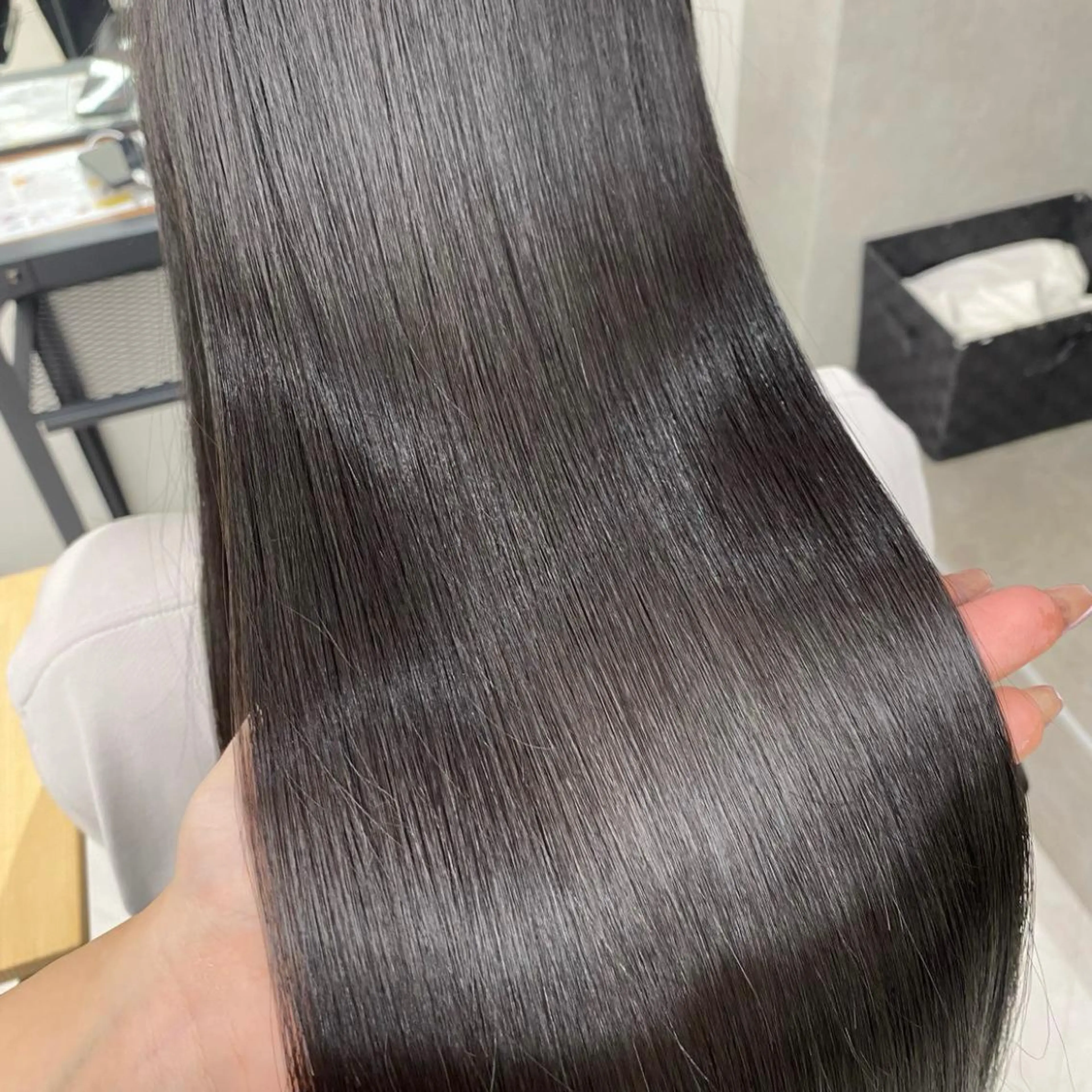 セミロング カラー パーマ ヘアアレンジ メンズ キッズ ネイル マツエク・マツパ アイブロウ トリートメント mona/ ストレートスタイル✨のヘアスタイル