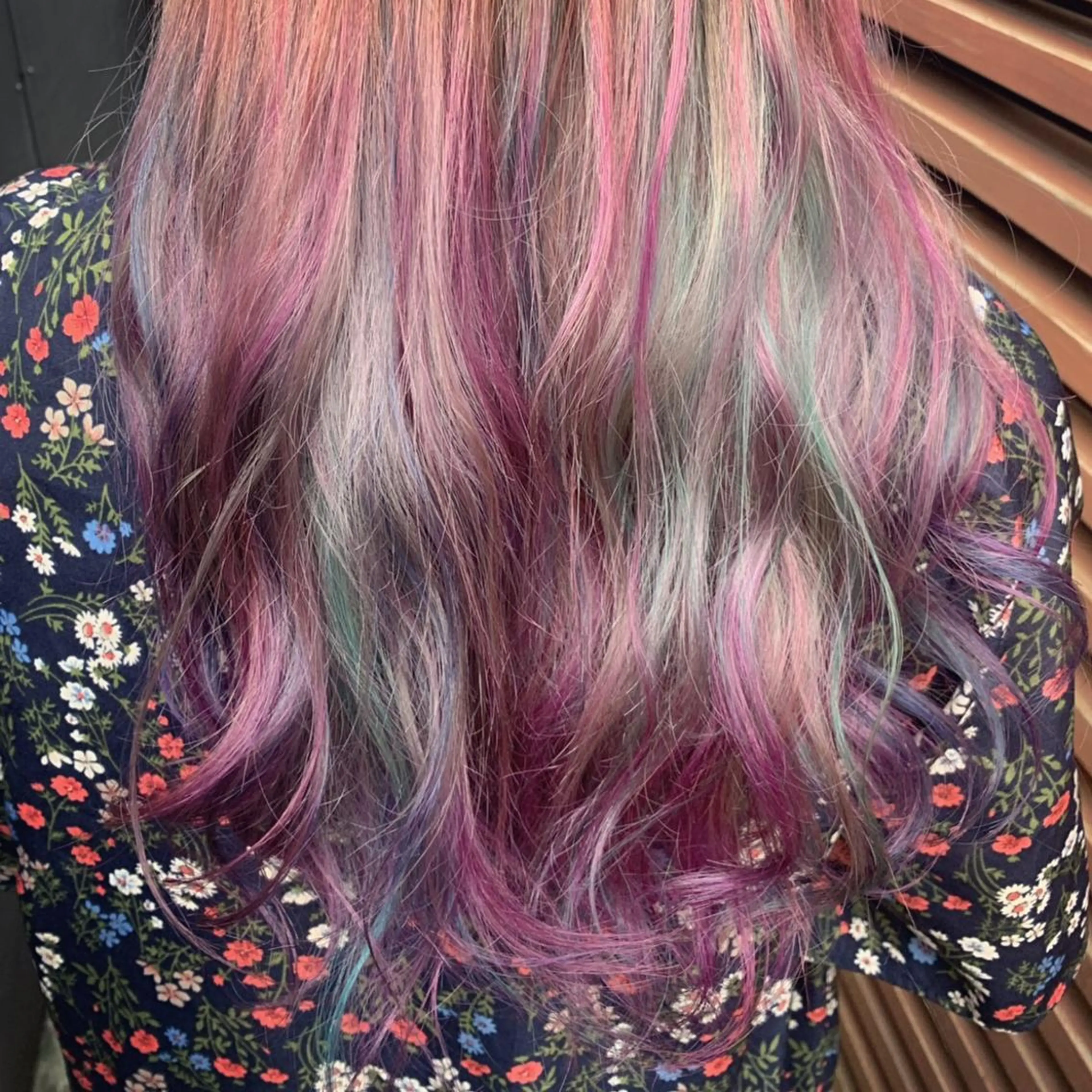 ロング カラー ショートボブ アッシュ バレイヤージュ ミストバング ベージュカラー カット ヘアカラー トリートメント 原宿サロン代表 デザインカラー伊藤卓のヘアスタイル