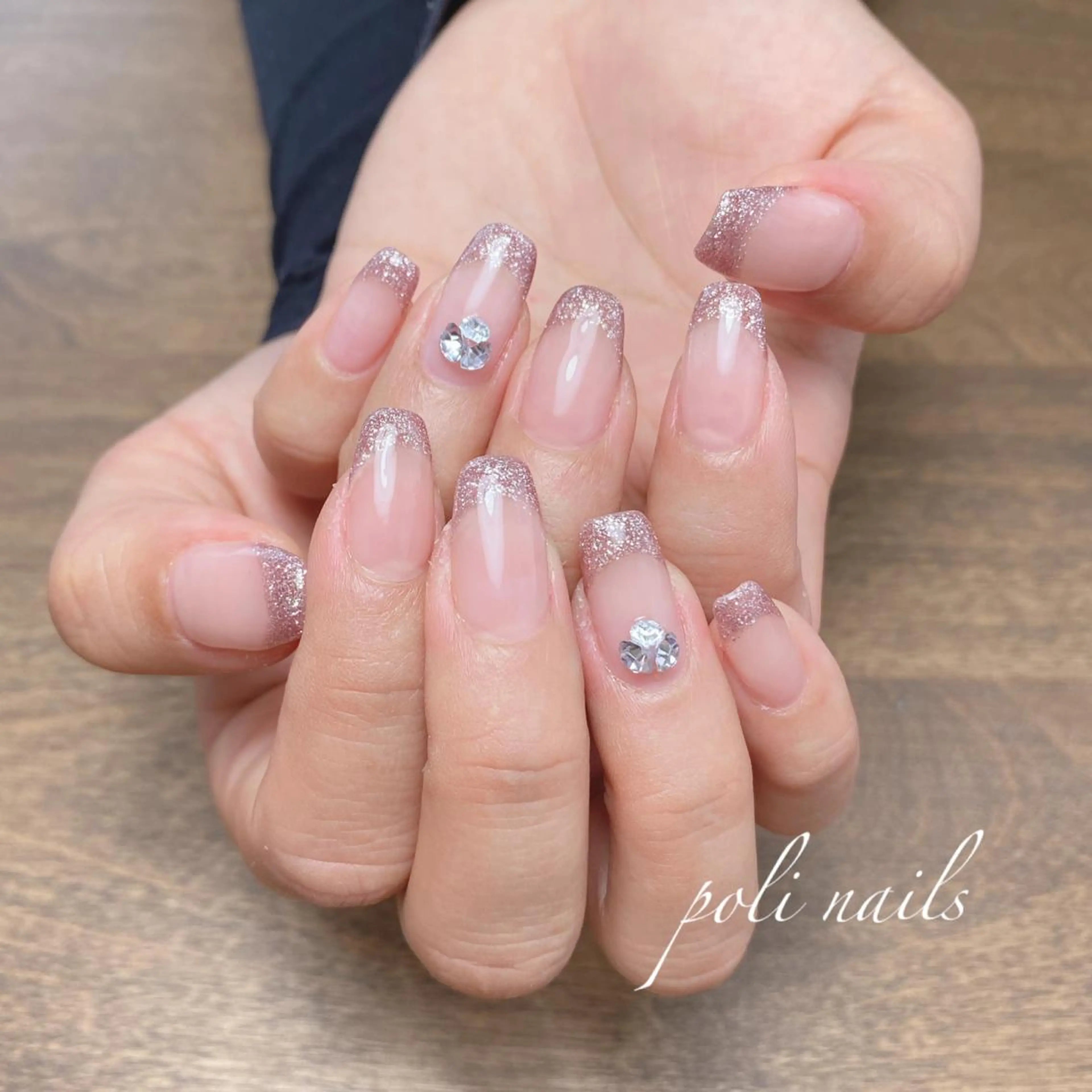 ネイル フレンチネイル ラメ(グリッター) ハンドネイル poli nailsのネイルデザイン