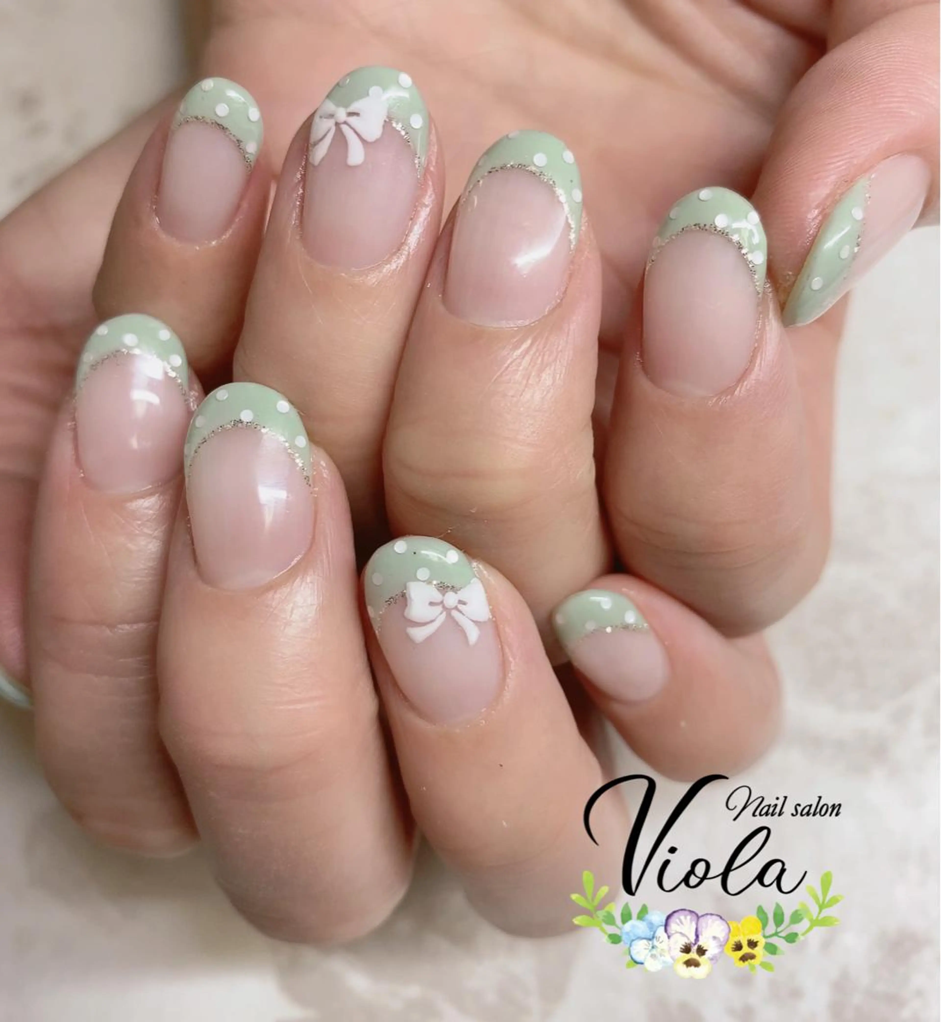 ネイル ドット フレンチネイル グリーン リボン ハンドネイル Nailsalon Viola所属・ネイルサロン Violaのネイルデザイン