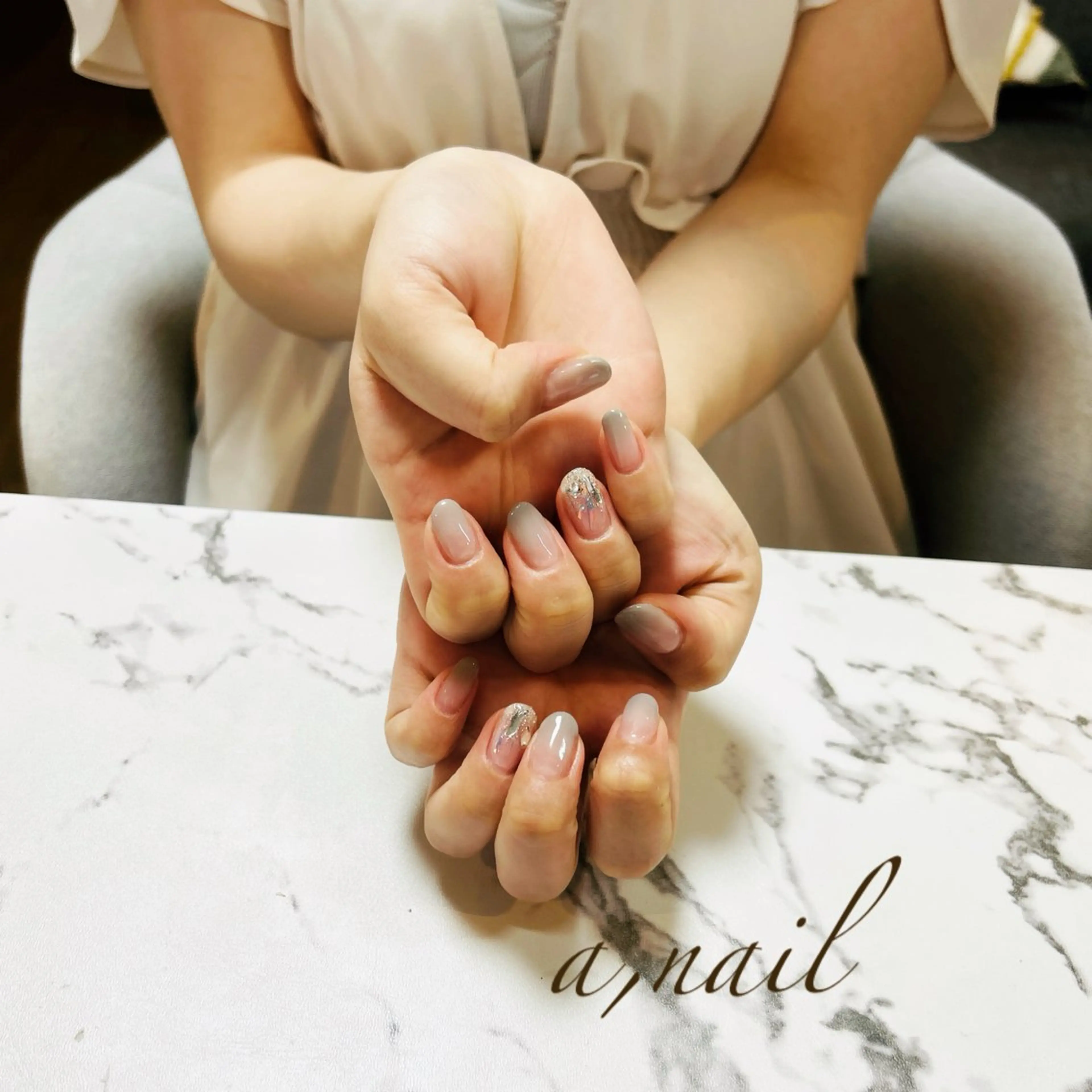 ネイル グラデーション キラキラネイル オフィスネイル シンプルネイル ハンドネイル ネイルサロン エーネイルのネイルデザイン