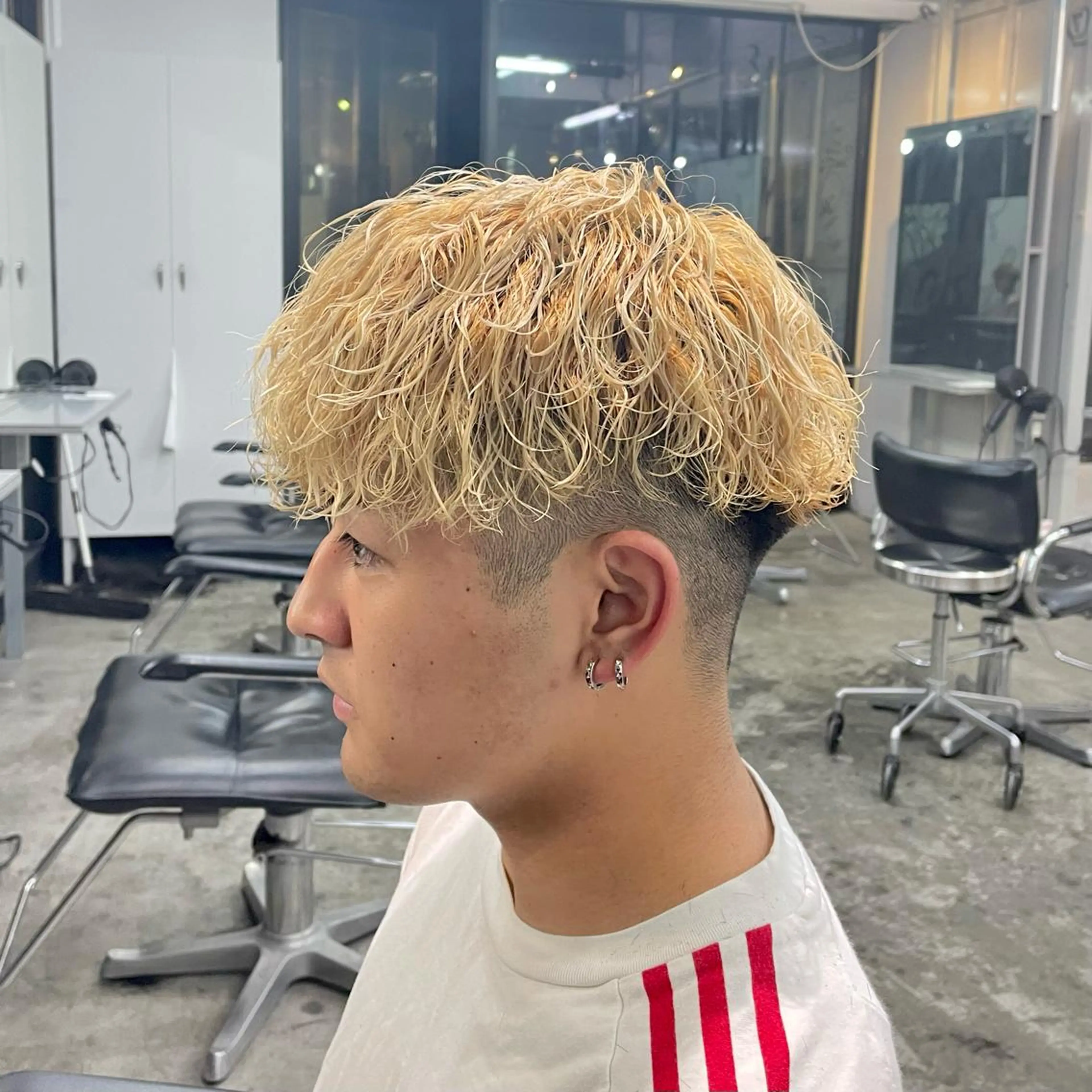 ショート カラー パーマ メンズ メンズブリーチ メンズパーマ ブリーチ カット ヘアカラー パーマ メンズ特化美容師/ 藤戸 椋のヘアスタイル