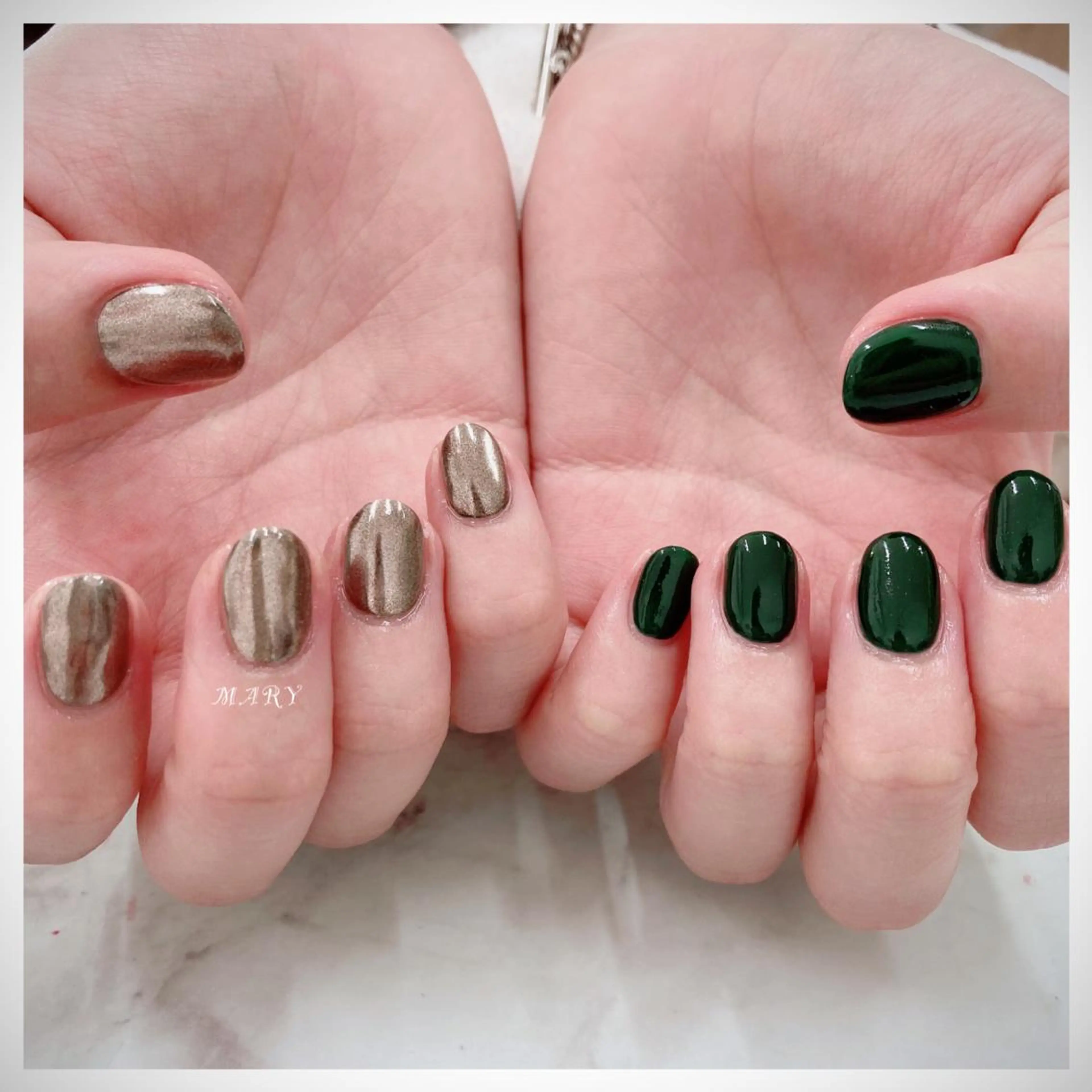 ネイル グリーン ミラーネイル ニュアンスネイル ワンカラーネイル ショートネイル ハンドネイル Mary nail所属・Mary nail .narumiのネイルデザイン