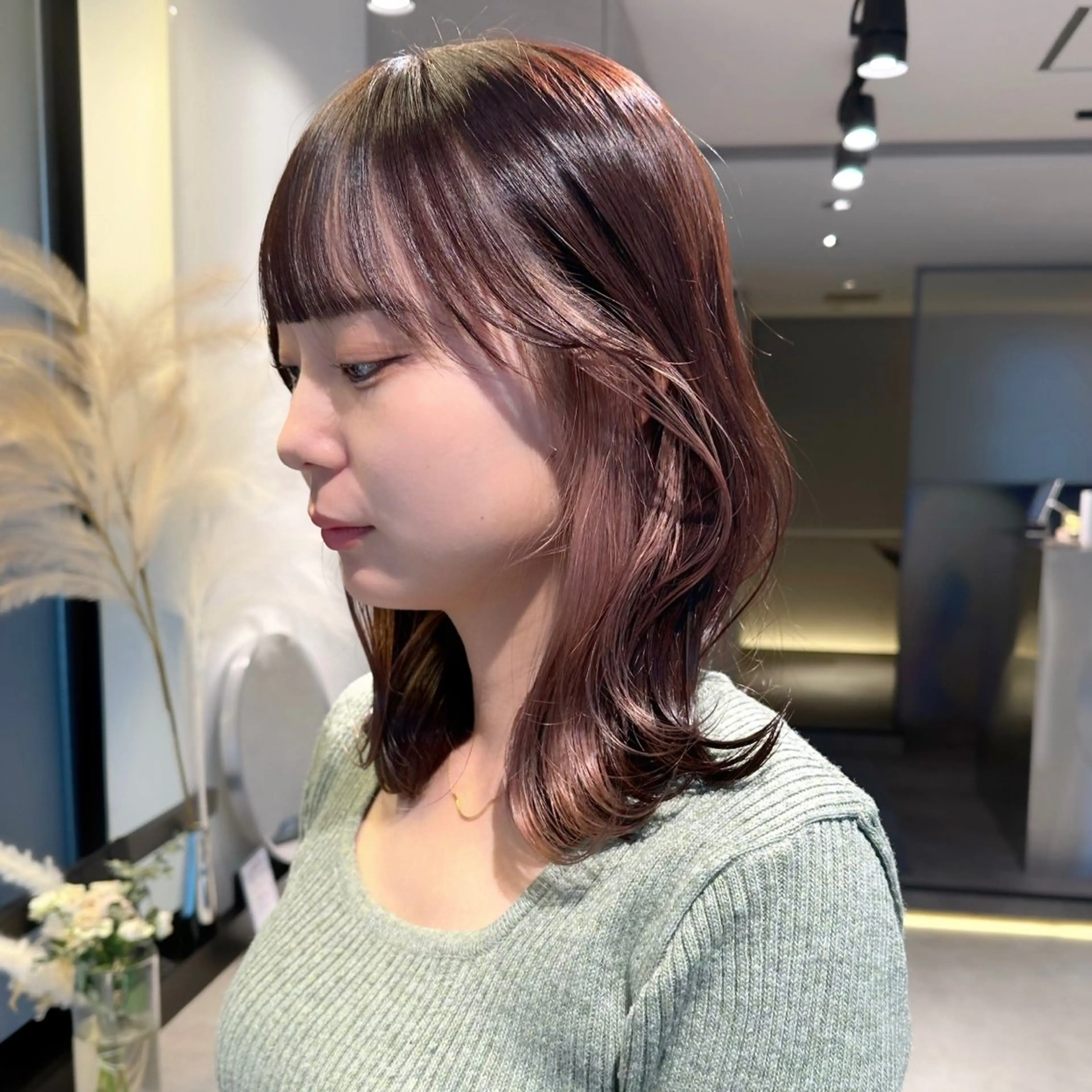 セミロング カラー ベージュカラー イヤリングカラー ピンクカラー ピンクベージュ GO TODAY SHARE SALON 原宿本店所属・ブリーチ/ハイトーン 艶カラー/ユリナのヘアスタイル