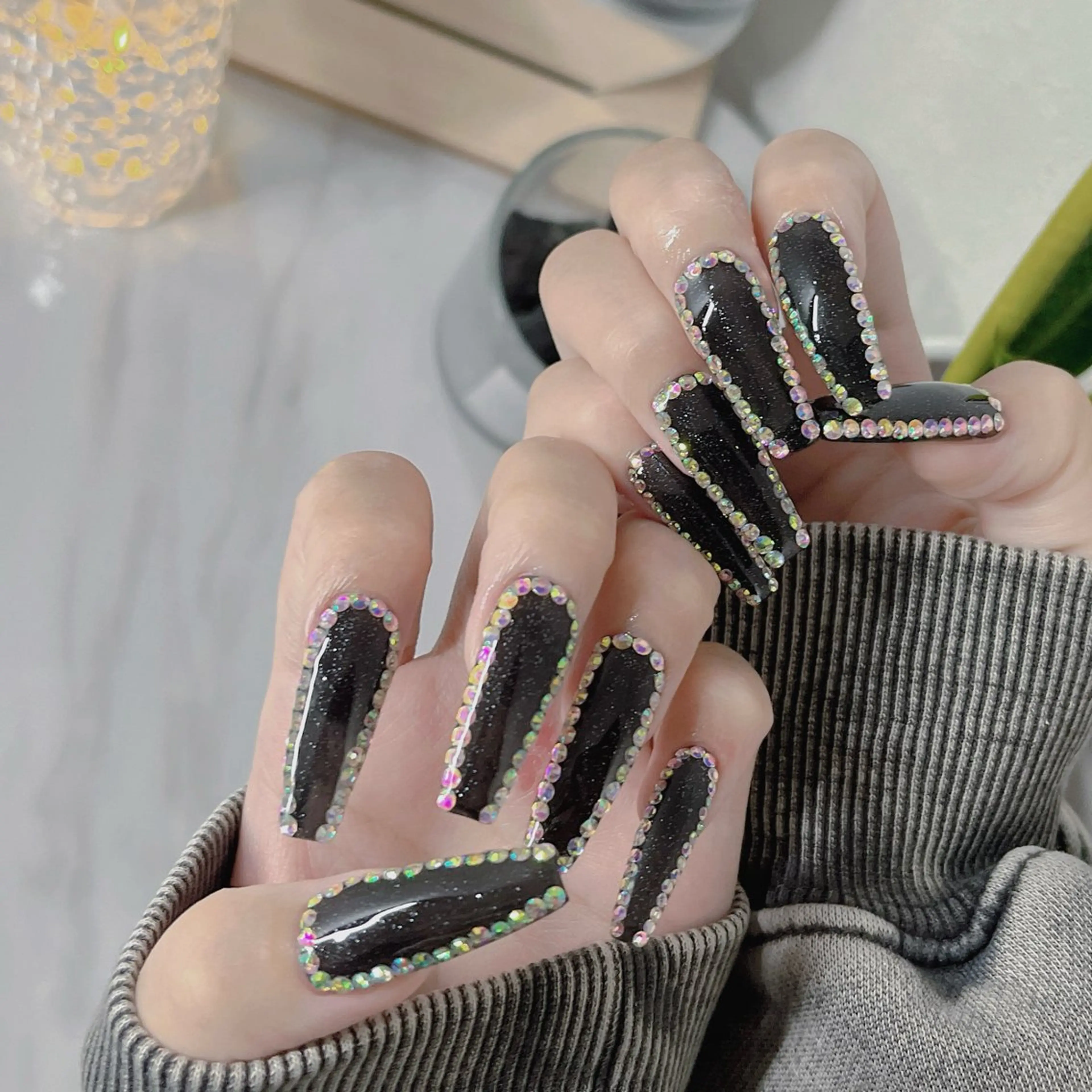 ネイル フットネイル フレンチネイル ジェルネイル ラメ(グリッター) ラメグラデーション ハンドネイル NEO Beauty Salon所属・𝐍𝐄𝐎 𝐉𝐔𝐑𝐈のネイルデザイン