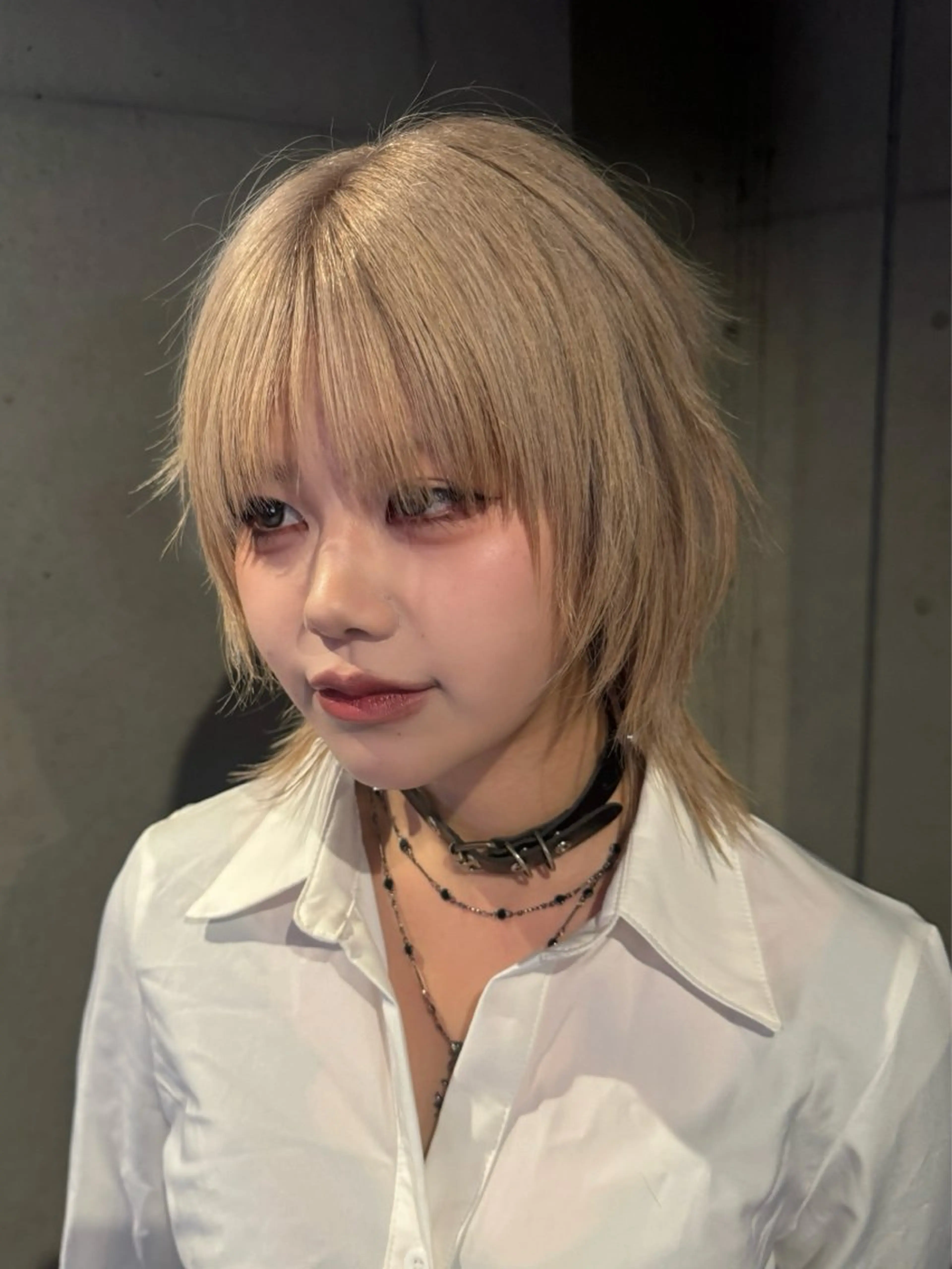 ミディアム カラー ベージュカラー ミルクティーベージュ ウルフカット カット ヘアカラー だいち/ブリーチ/ レイヤーカットのヘアスタイル