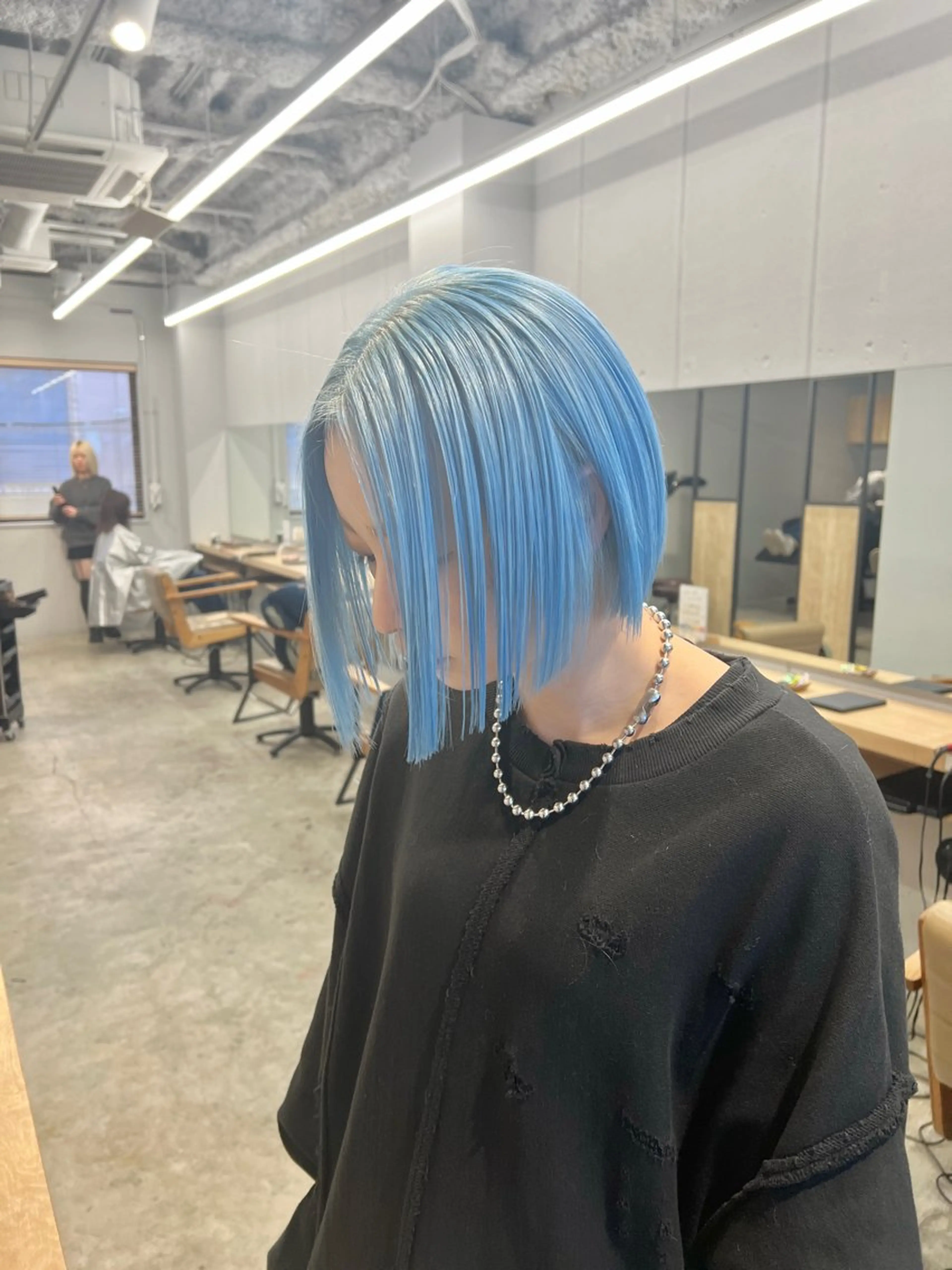 ショート カラー ブリーチ SALOWIN柏Suite所属・ブリーチ毛の縮毛矯正 ハイトーン/岡本智樹のヘアスタイル