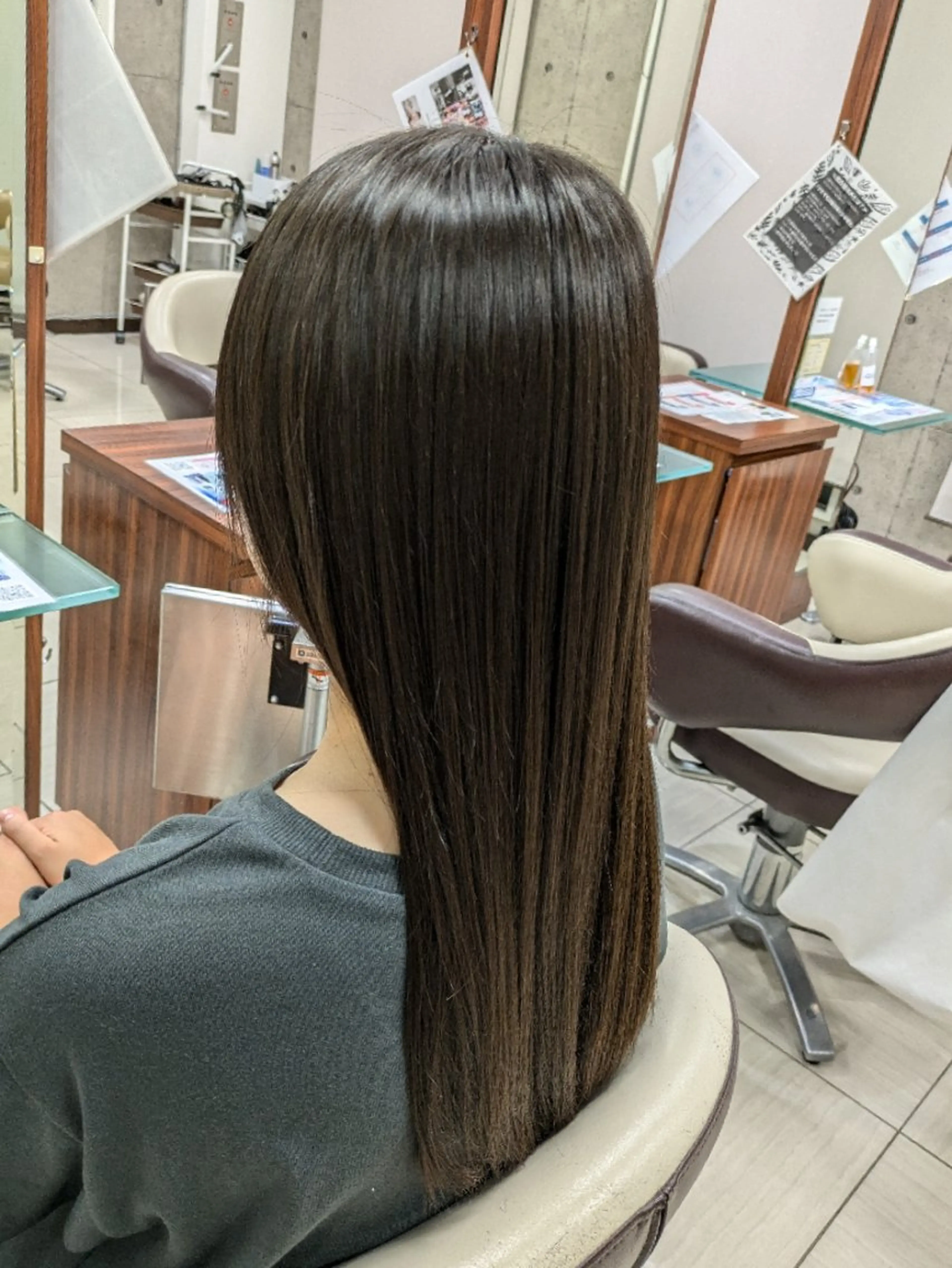 ロング 小林 凜のヘアスタイル