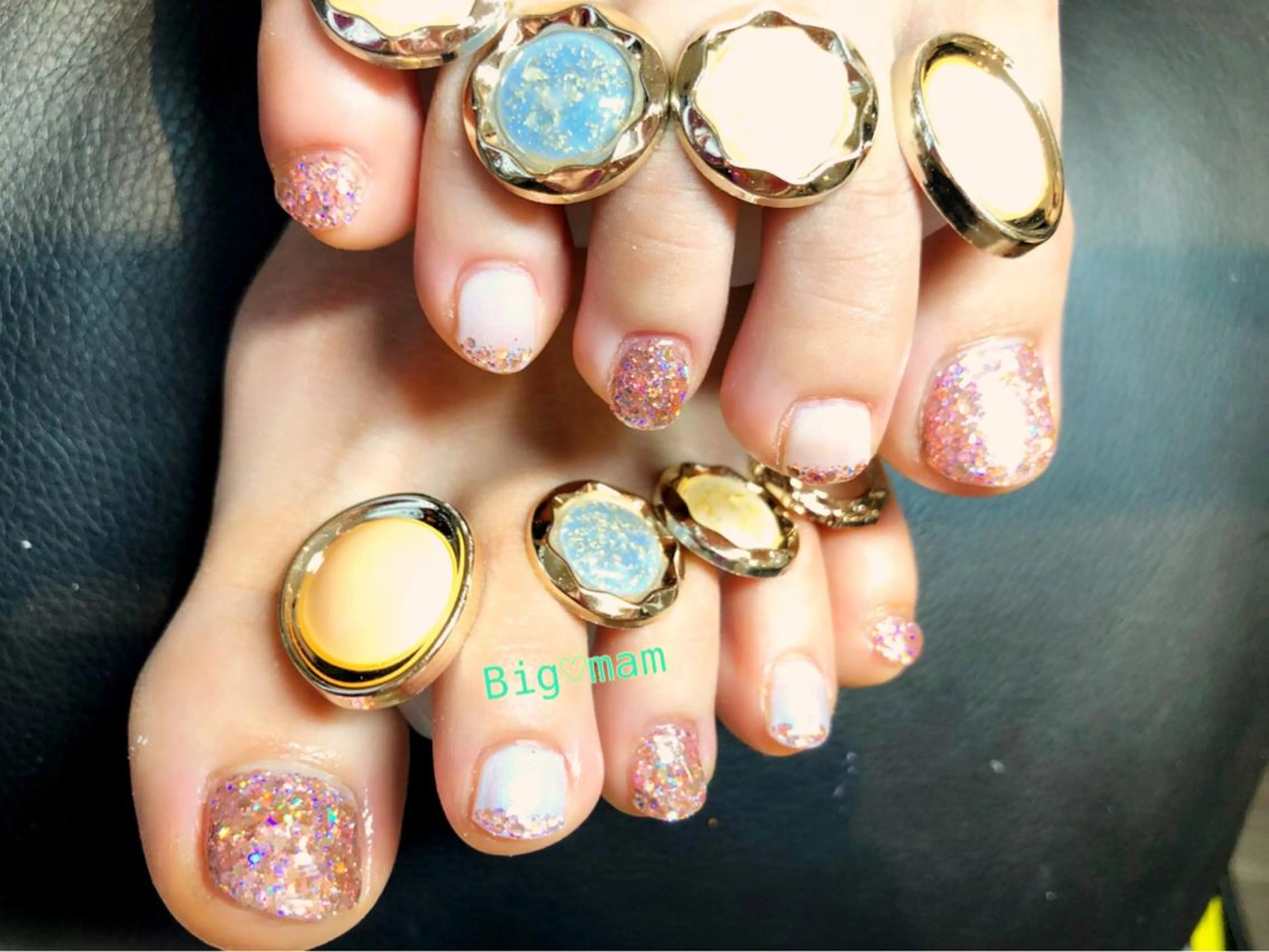 ネイル キラキラネイル ラメ(グリッター) ピンク フットネイル Big♡mam所属・Big♡mam （MAMI）のネイルデザイン