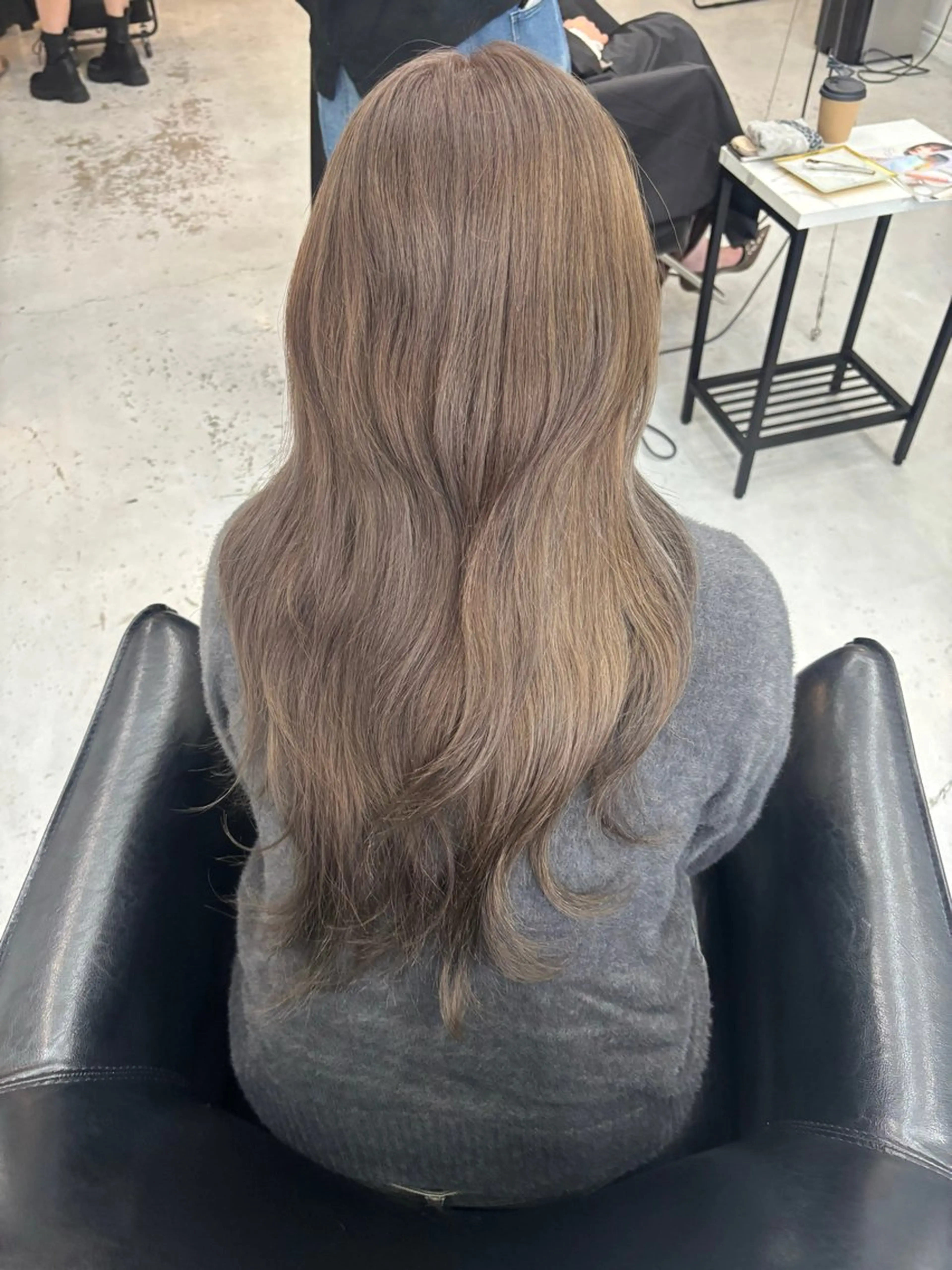 ロング カラー ブリーチ グレージュ ヘアカラー MaisonHALU 松浦光咲のヘアスタイル