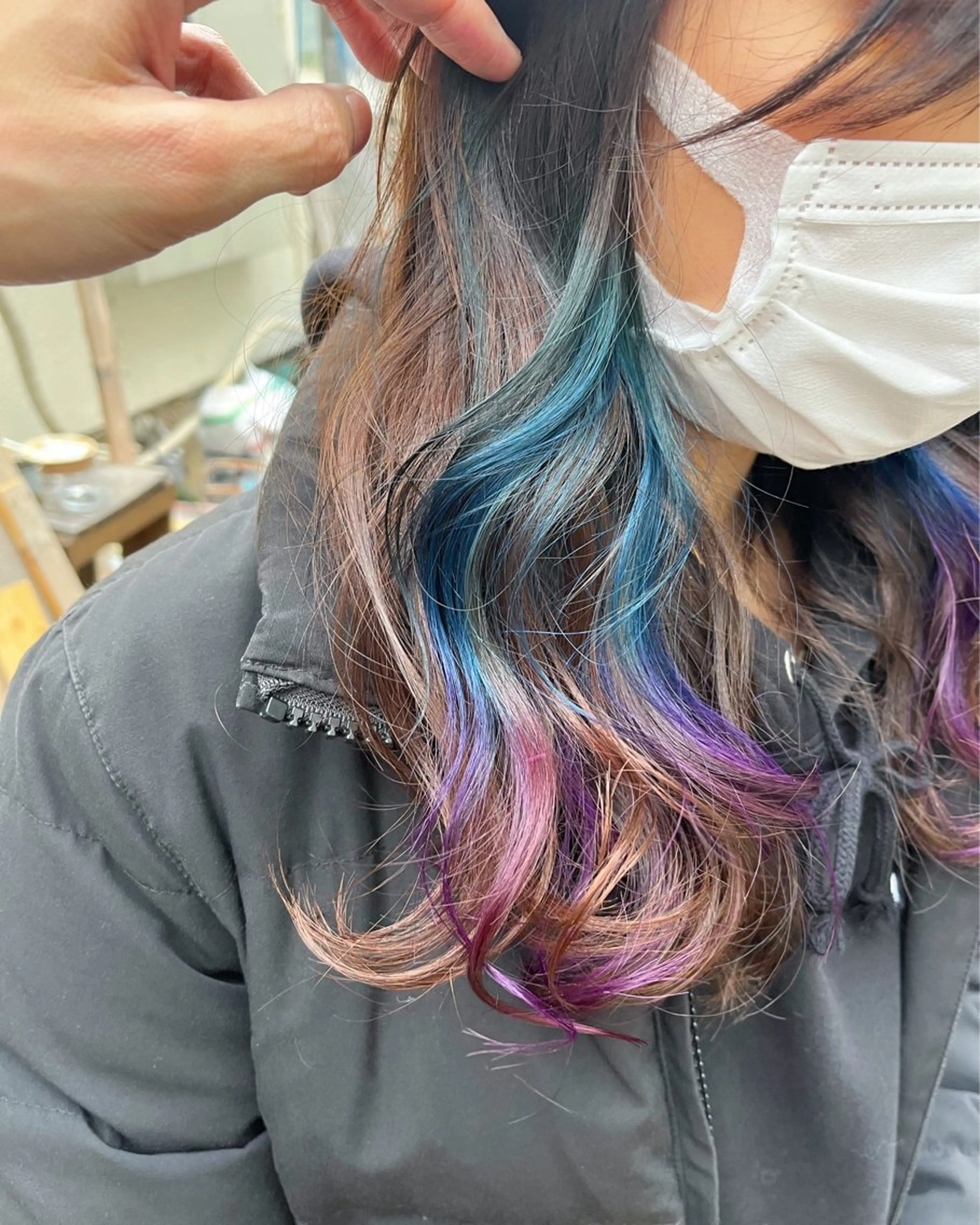 セミロング カラー ブリーチ イヤリングカラー インナーカラー ユニコーンカラー カット ヘアカラー トリートメント 原宿サロン代表 デザインカラー伊藤卓のヘアスタイル