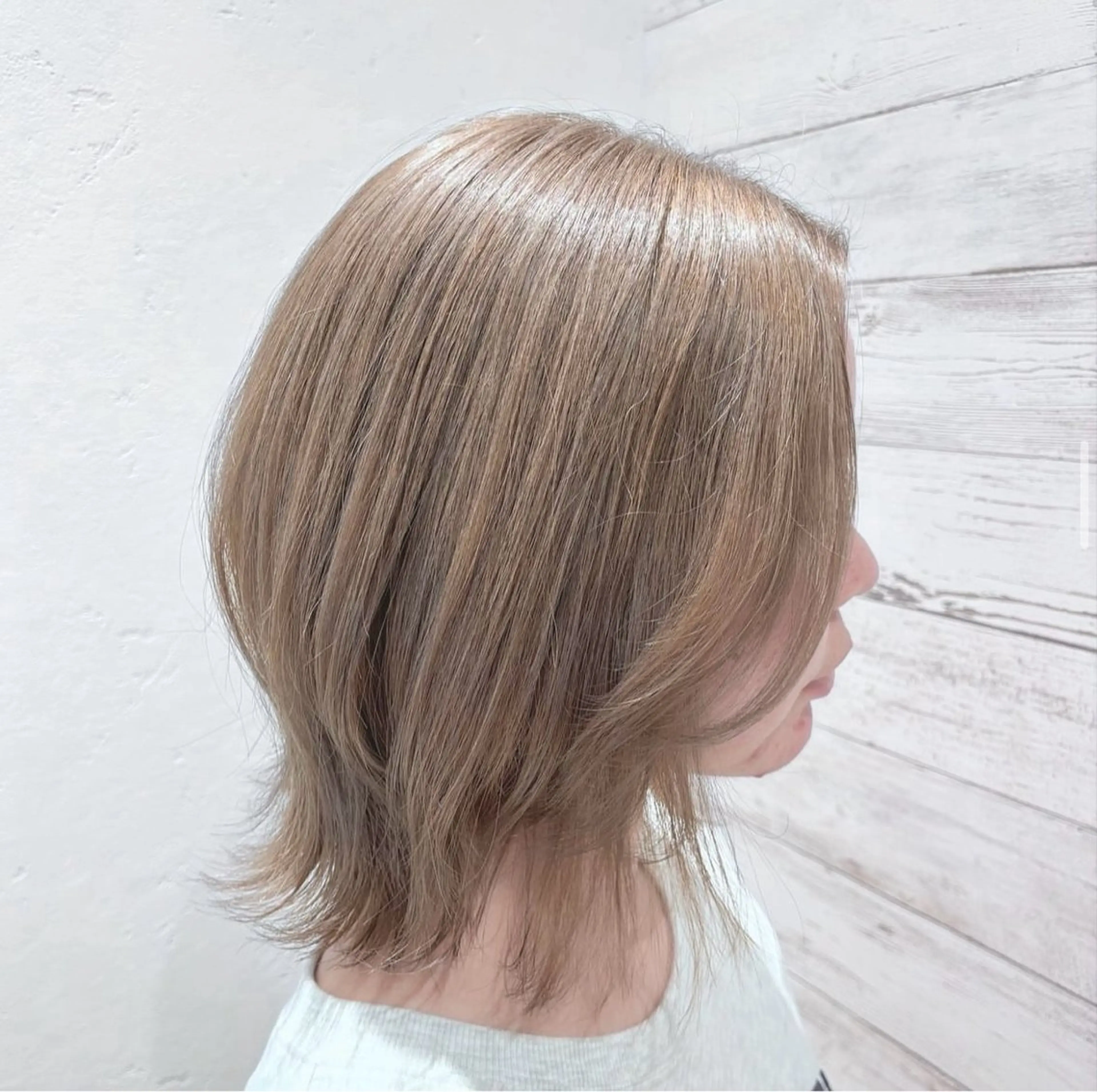 ミディアム カラー カット ヘアカラー トリートメント アニメ髪・ウルフ🦇 樋口莉夏のヘアスタイル