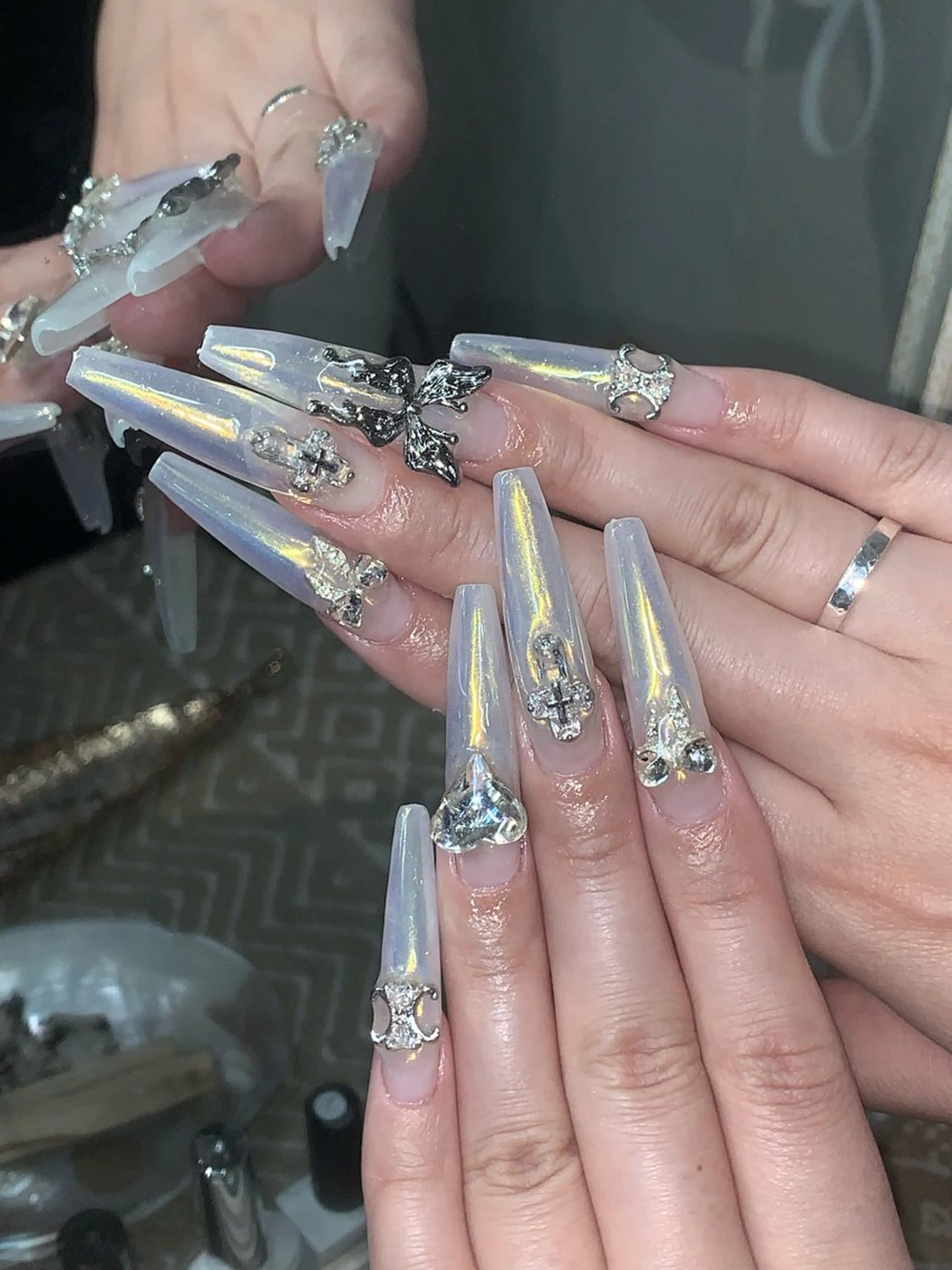 ネイル ハンドネイル NES NAIL所属・さゆり￤推しキャラ ￤ロングネイル🩷のネイルデザイン