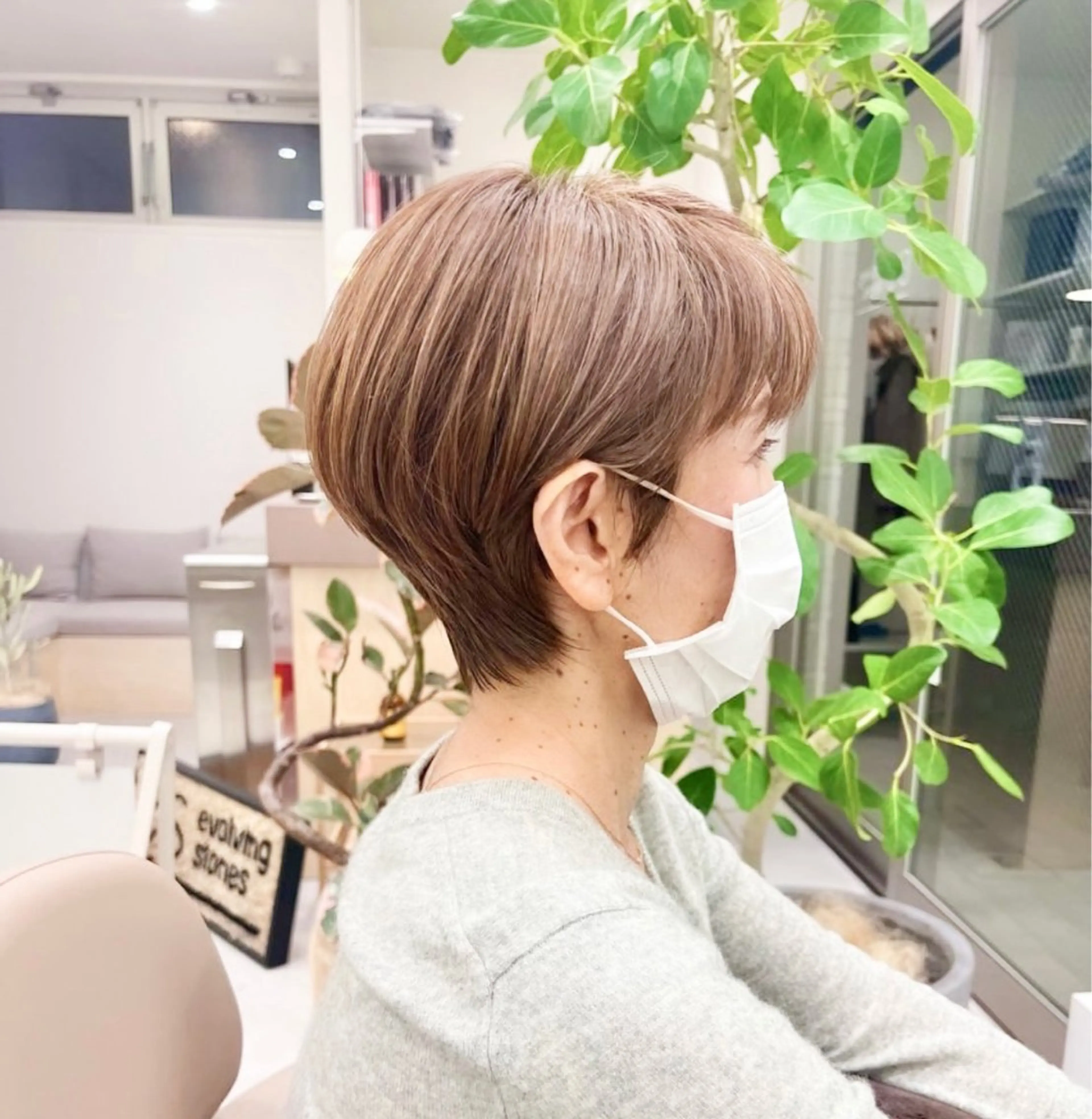 ショート カラー ブリーチ ハイトーンカラー ショートヘア 似合わせカット🫧 /パーマRINAのヘアスタイル