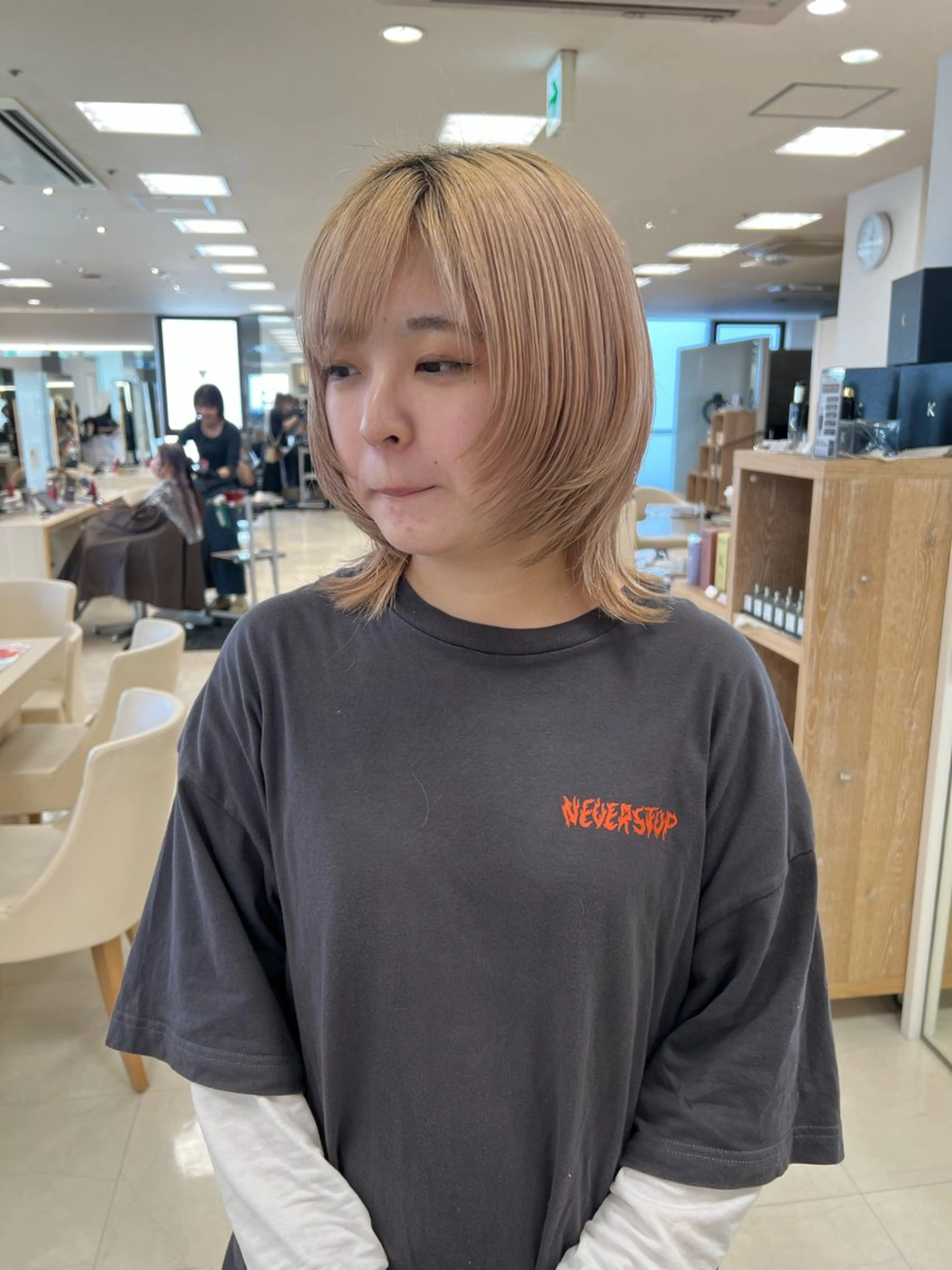 ショート レイヤーカット ウルフカット ウルフレイヤー カット トリートメント ヘアセット ハイトーン/ウルフ /レイヤー/坂野幸伸のヘアスタイル