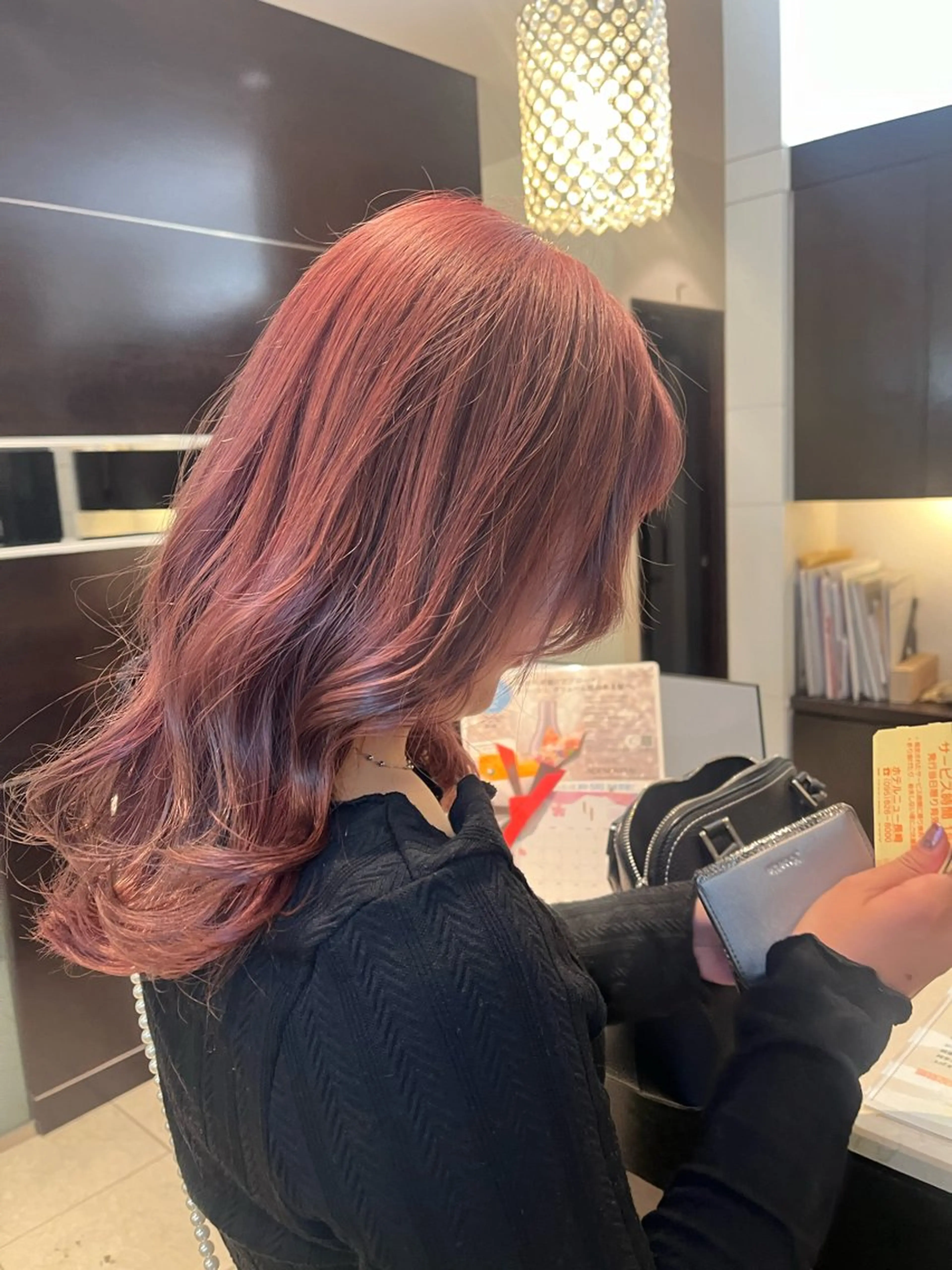 セミロング カラー ブリーチ ピンクカラー サロンドボーテレイ所属・タナカ Tanakaのヘアスタイル