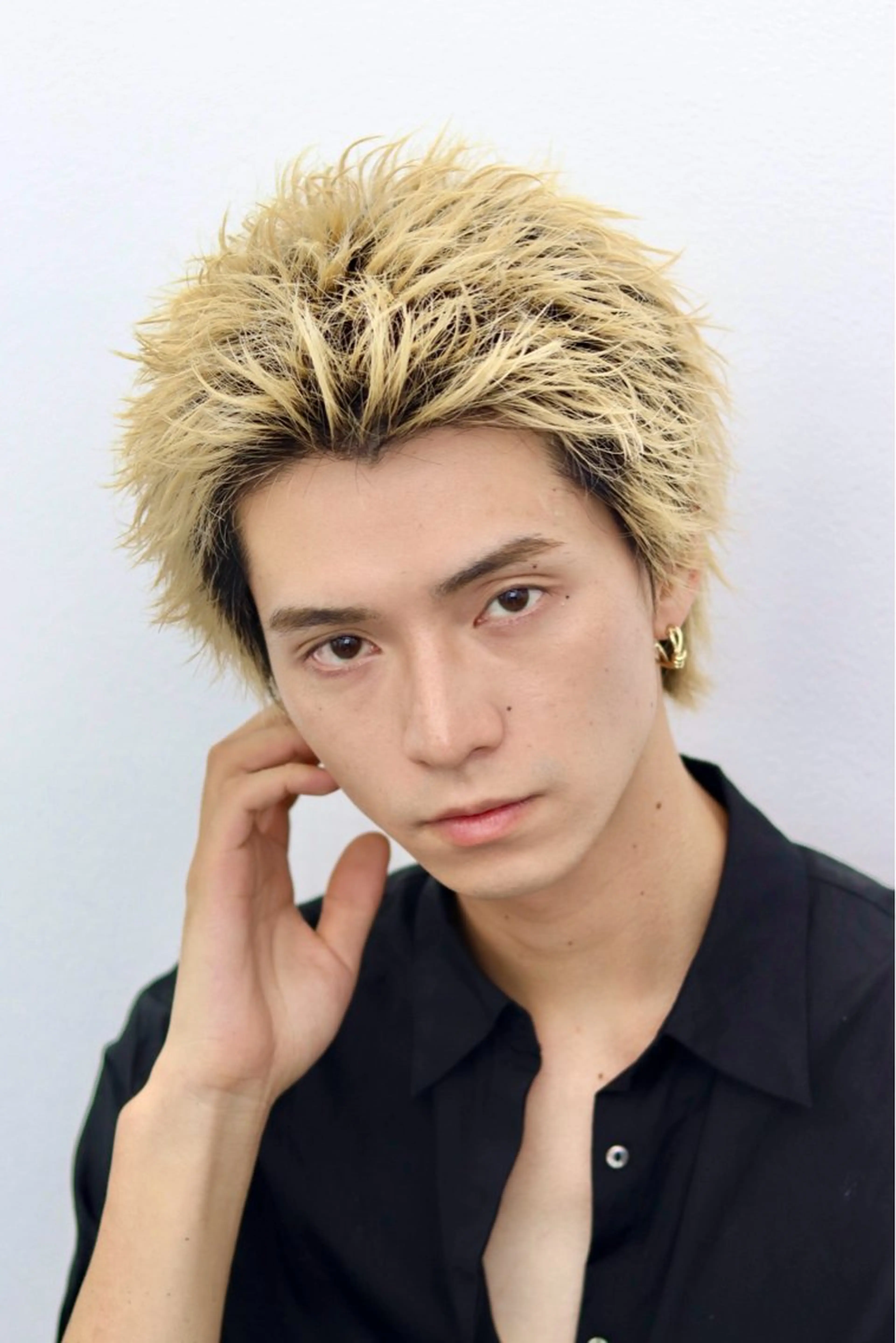 ショート カラー メンズ メンズハイトーン メンズショート スパイキーショート ハイトーンカラー ショートヘア 【店長】メンズ職人 短髪　ハイトーン🔥のヘアスタイル