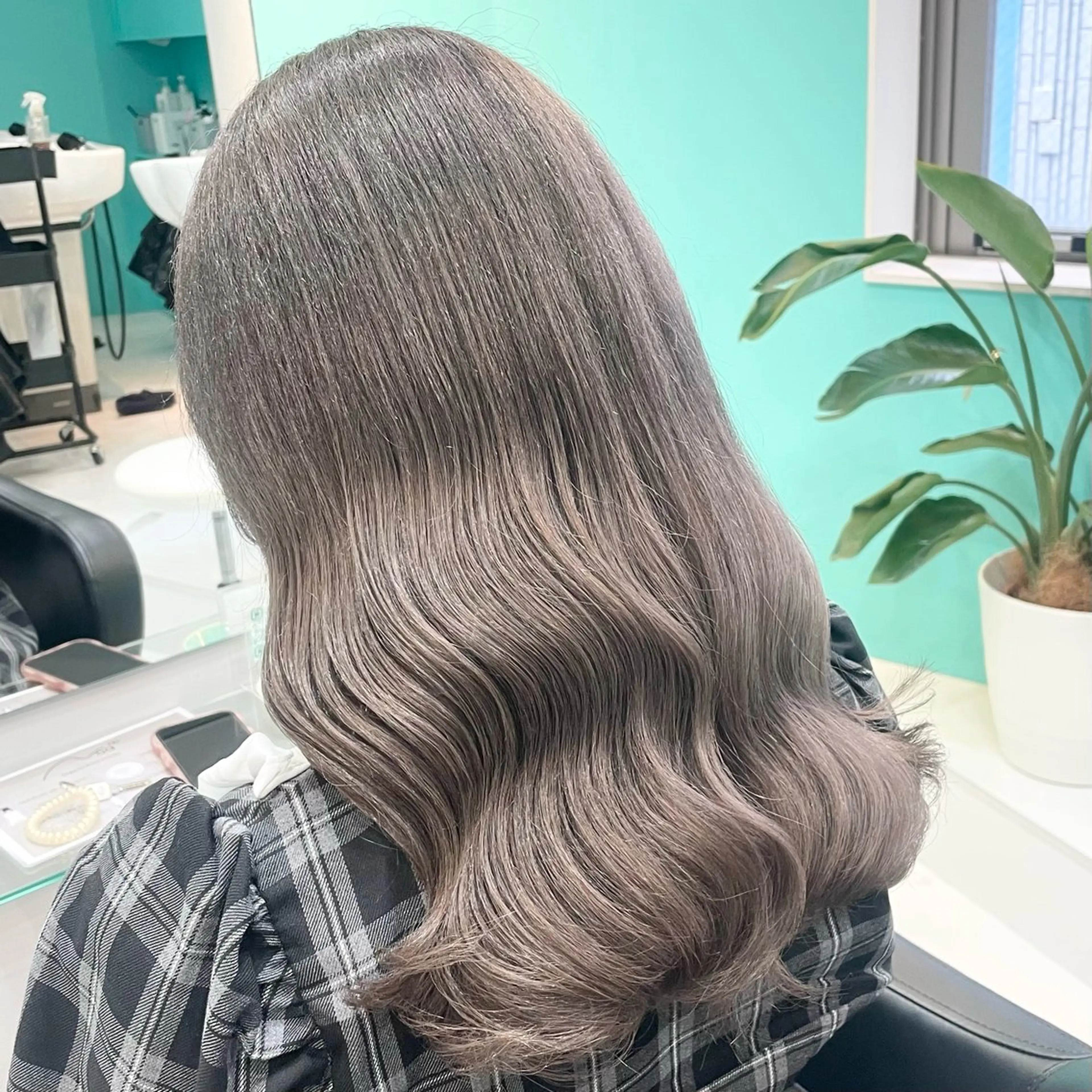 セミロング カラー Natsuki‎🤍 透明感×艶カラー🫧のヘアスタイル