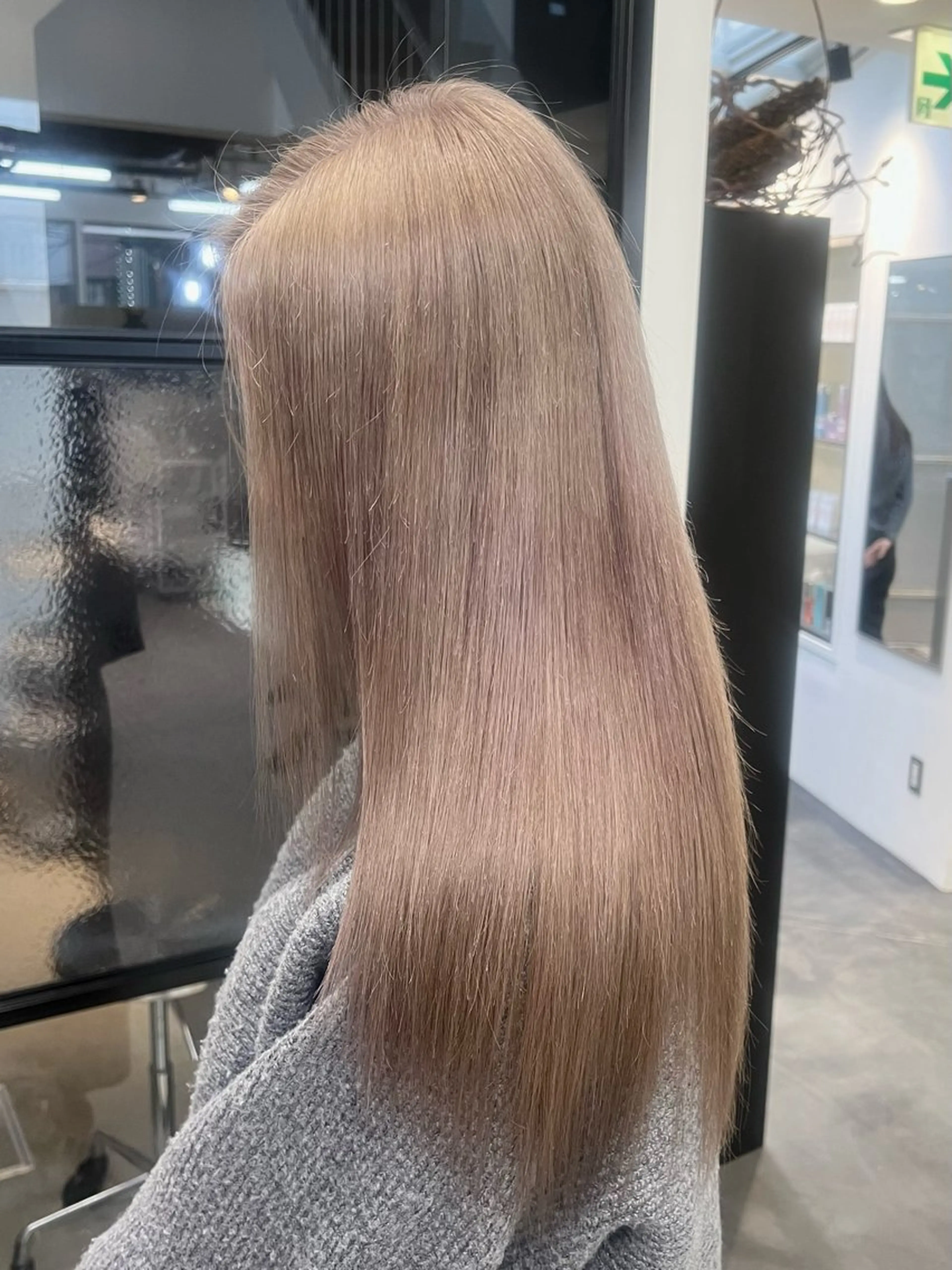 ロング カラー バレイヤージュ ベージュカラー ブリーチ ミルクティーベージュ レイヤーカット カット ヘアカラー Ami ブリーチ/ハイトーンのヘアスタイル