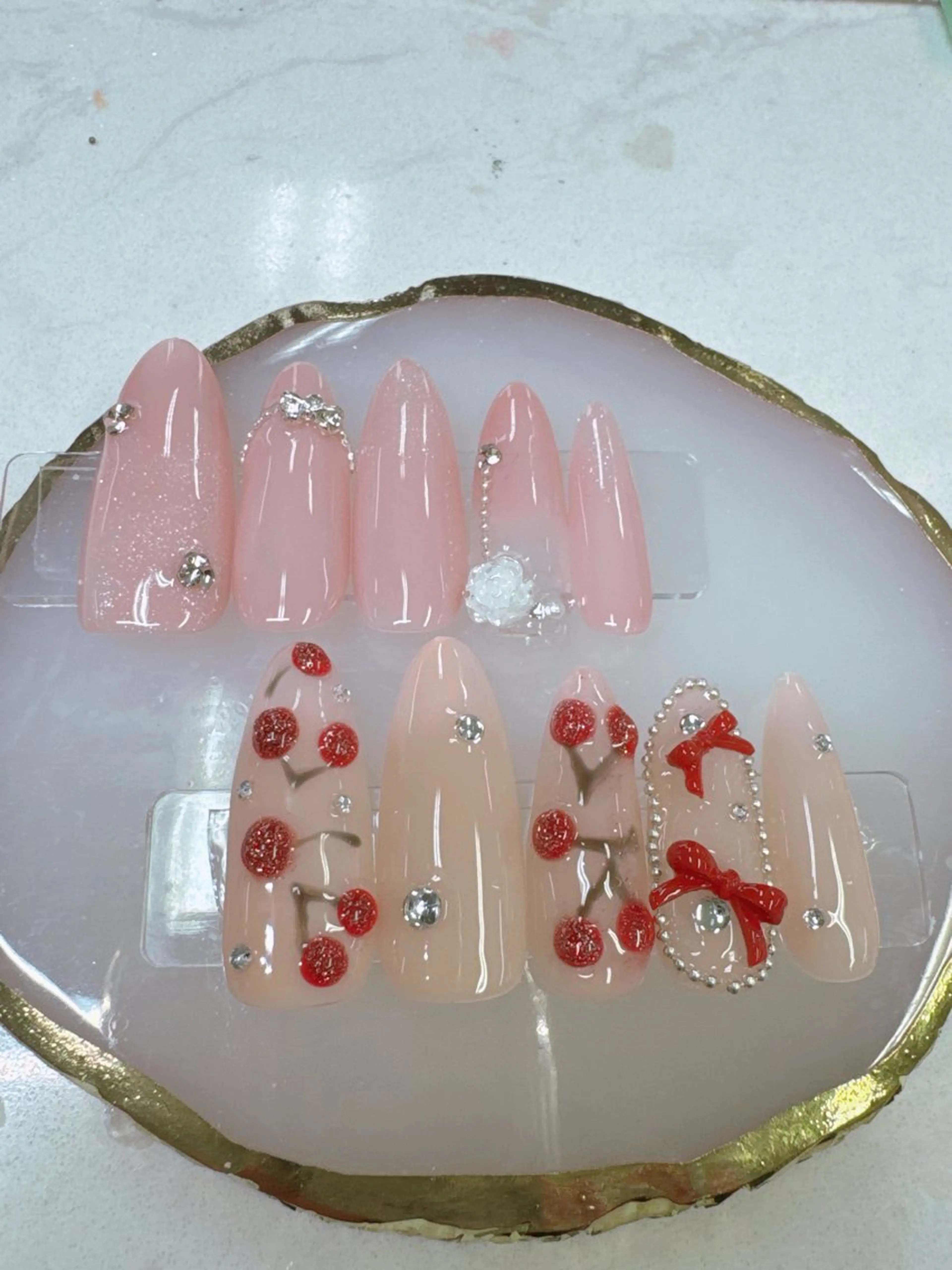 ネイル アートネイル ボルドー チークネイル ドット フットネイル ハンドネイル クイーンズネイル銀座所属・Queeens nailのネイルデザイン