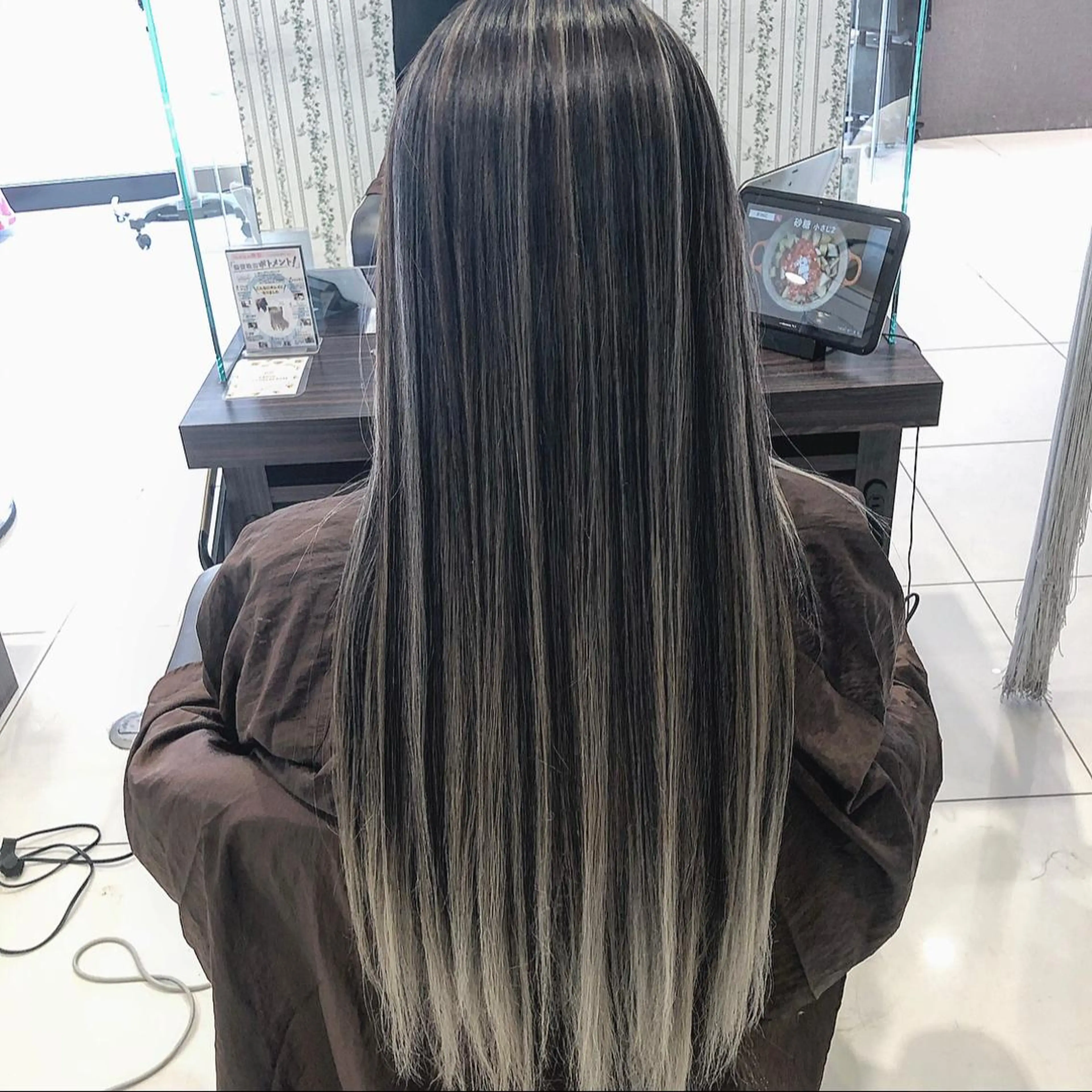 ロング カラー ヘアアレンジ ショートボブ シールエクステ バレイヤージュ デザインカラー ハイライトカラー アンドウ ユウ/ レイヤーカット/韓国のヘアスタイル