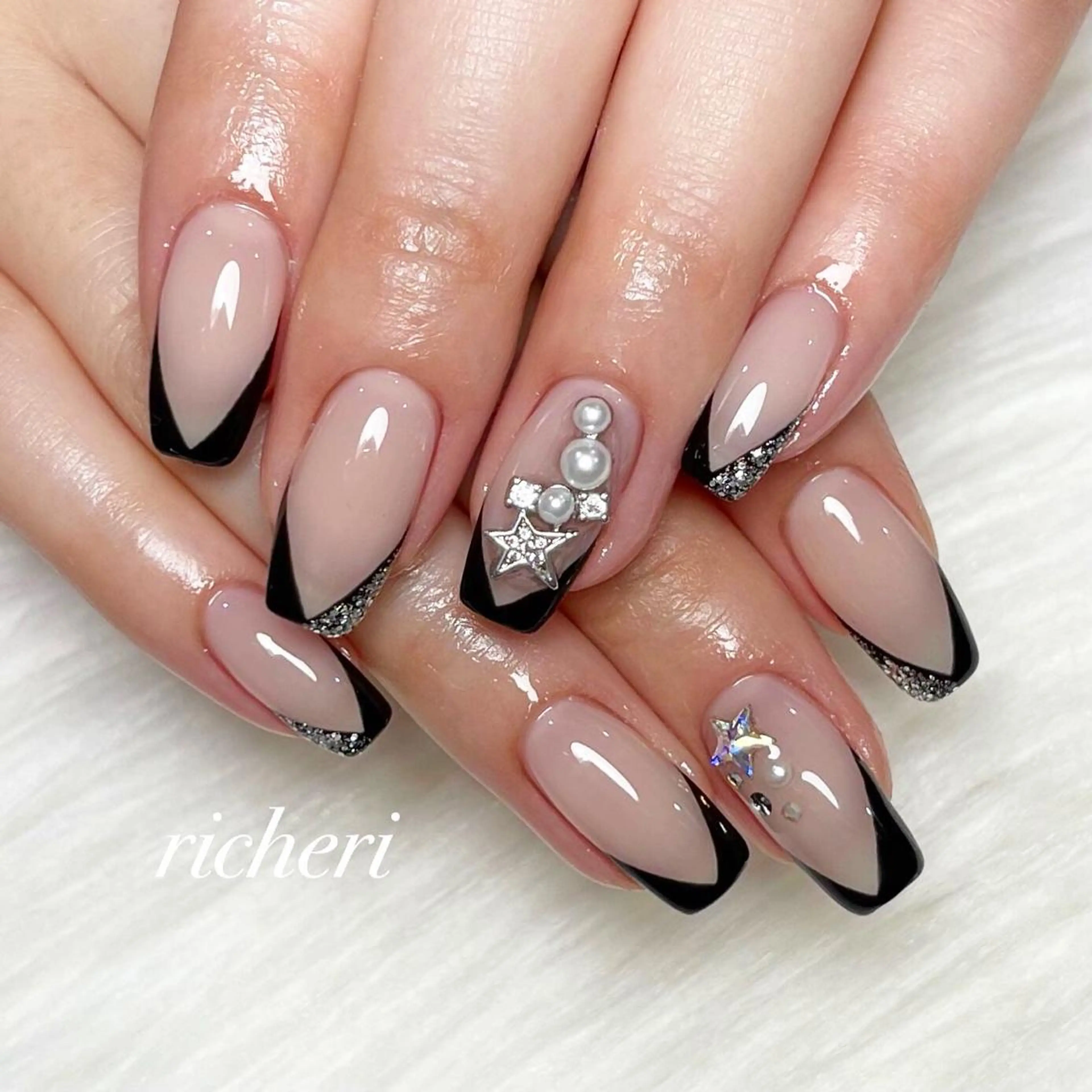 ミディアム ネイル 韓国風ヘア アートネイル フットネイル フレンチネイル ジェルネイル richeri beautyのエステ・リラクイメージ