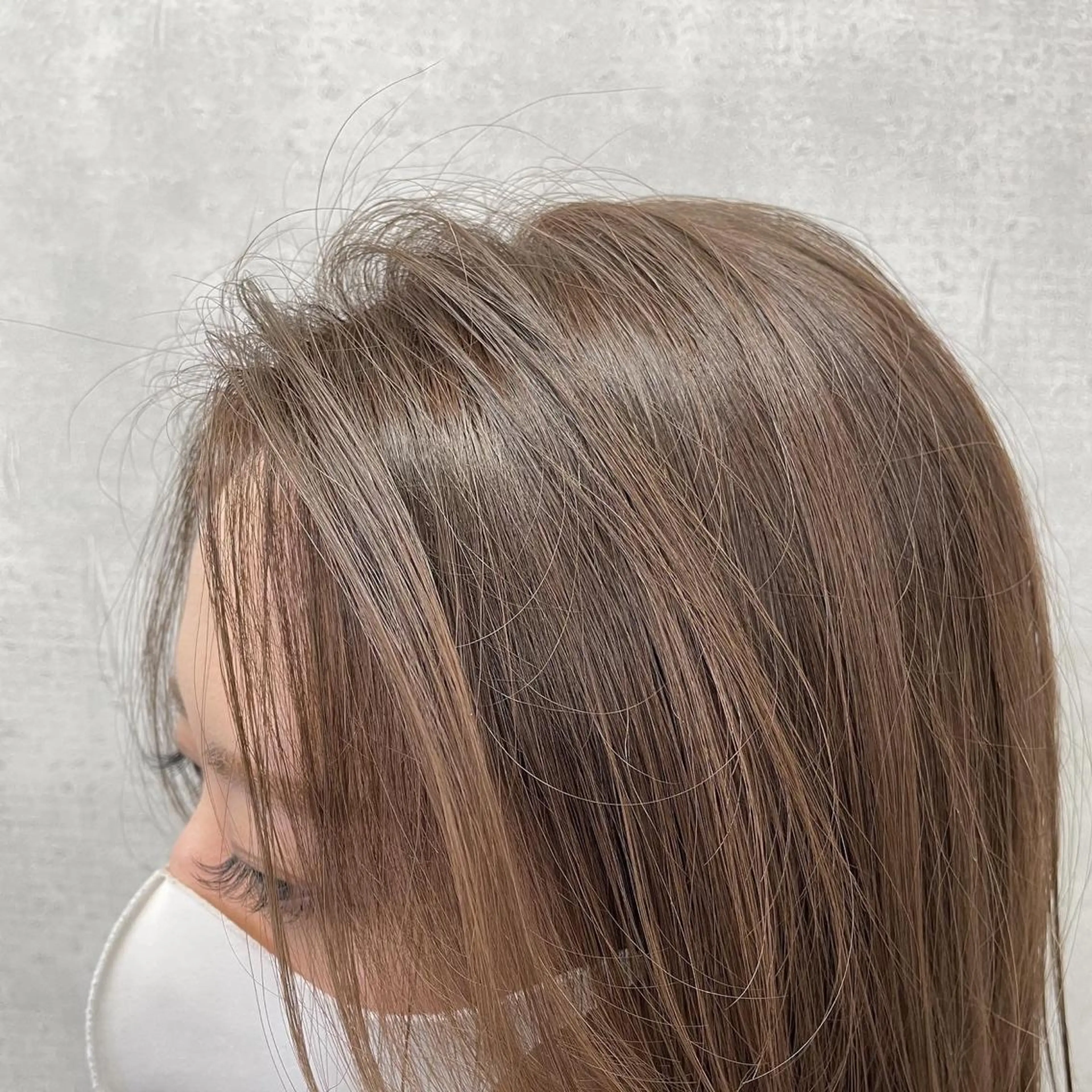 ミディアム カラー ベージュカラー グレージュ ハイライトカラー ミルクティーグレージュ ハイライト ヘアカラー トリートメント universe tokyoのヘアスタイル