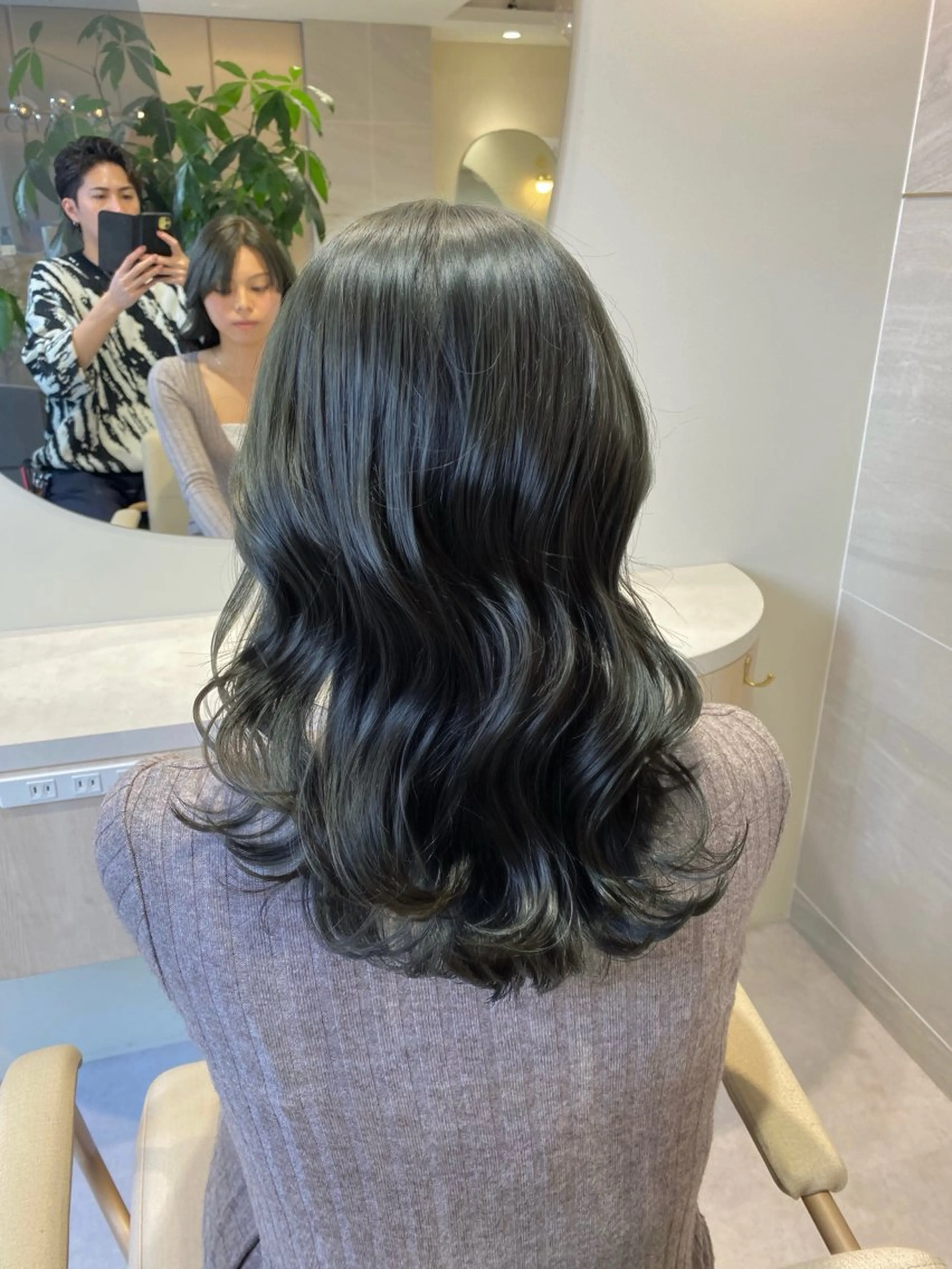 セミロング カラー グレージュ イルミナカラー オリーブグレージュ オリーブグレー カット ヘアカラー トリートメント Ms.CHARM所属・透明感カラー🌿 グレージュ🐺陽介のヘアスタイル