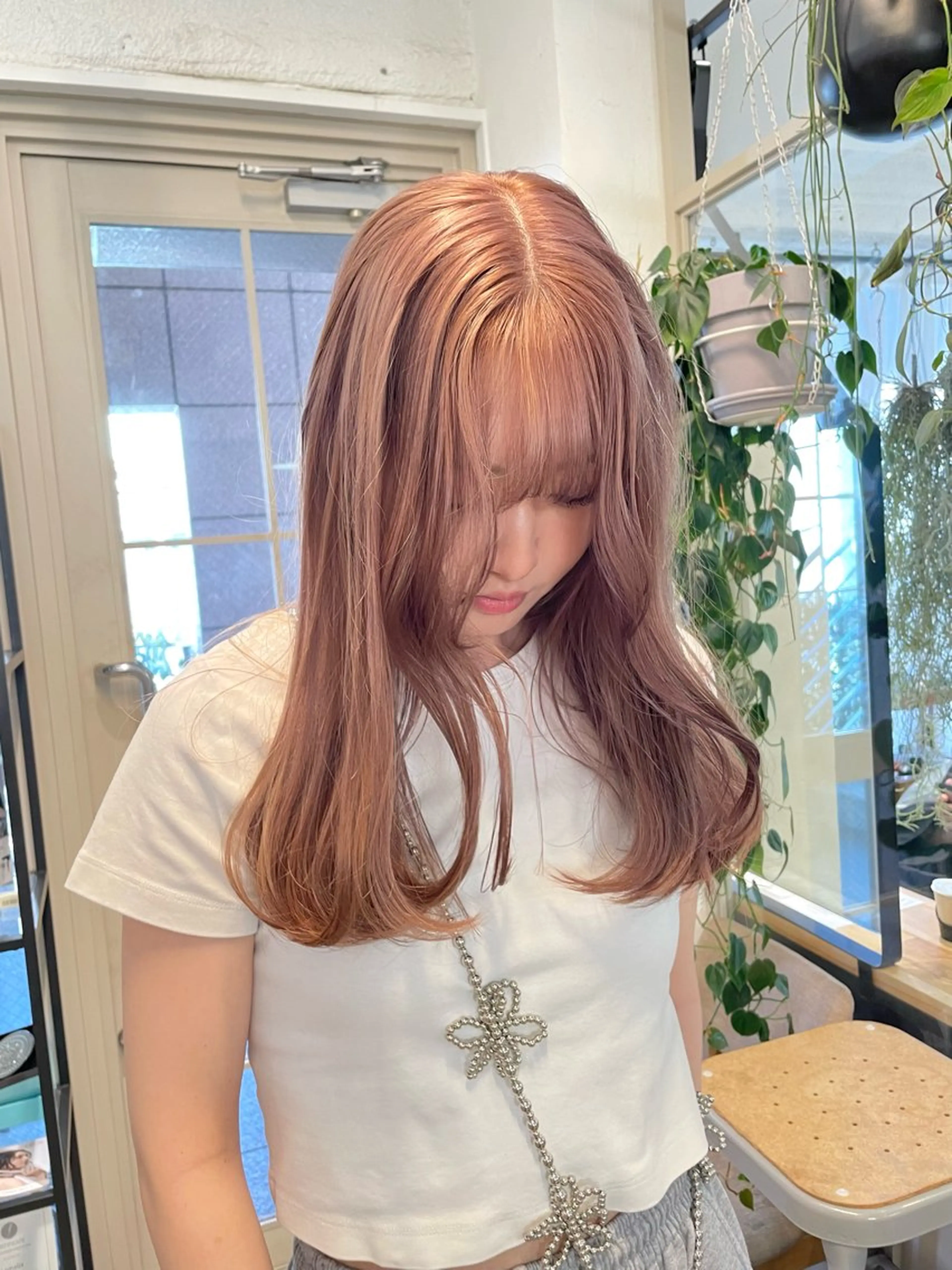 ロング カラー ミルクティー× グレージュMOMOのヘアスタイル