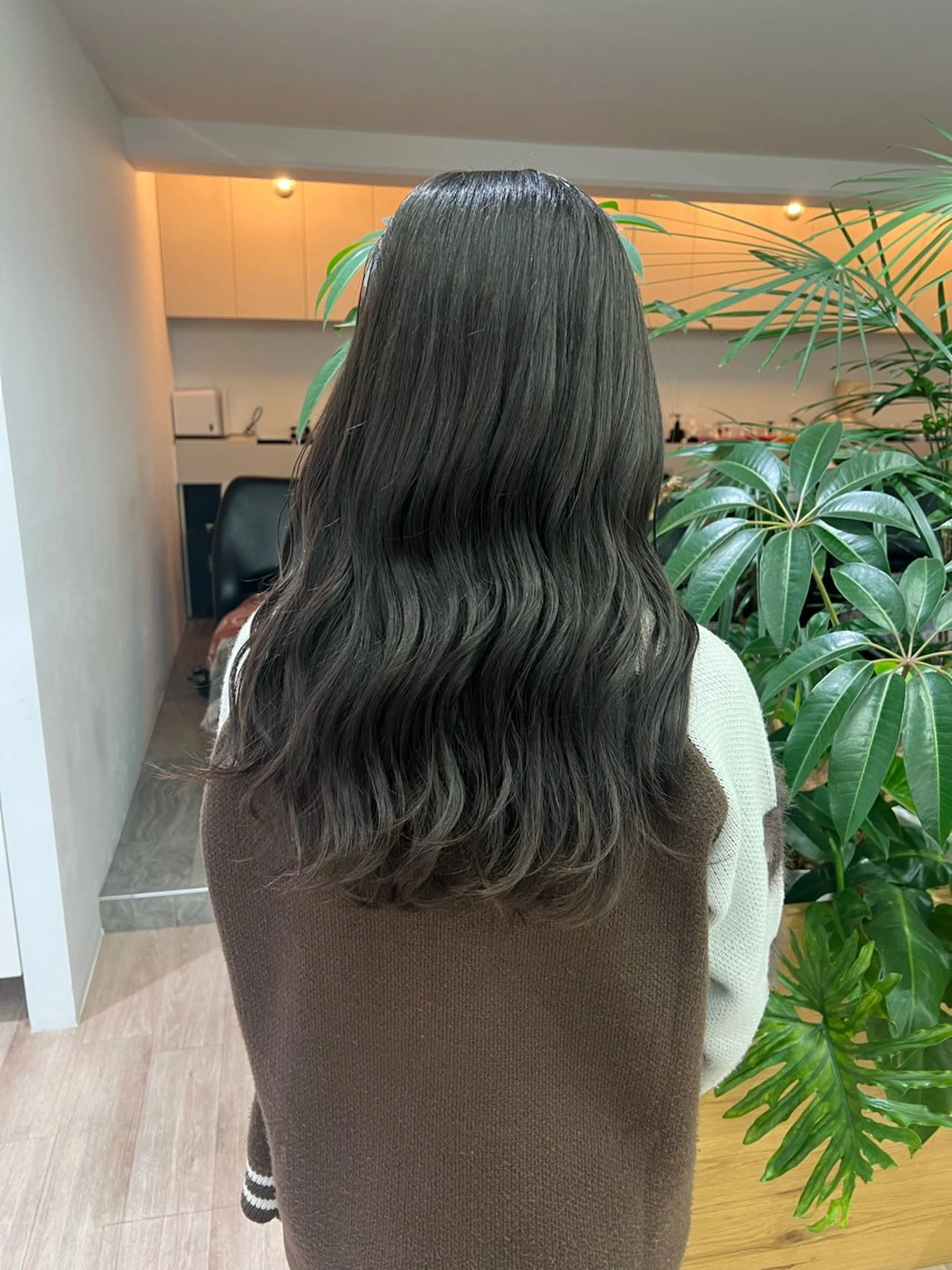 ミディアム カット 田中 愛梨のヘアスタイル