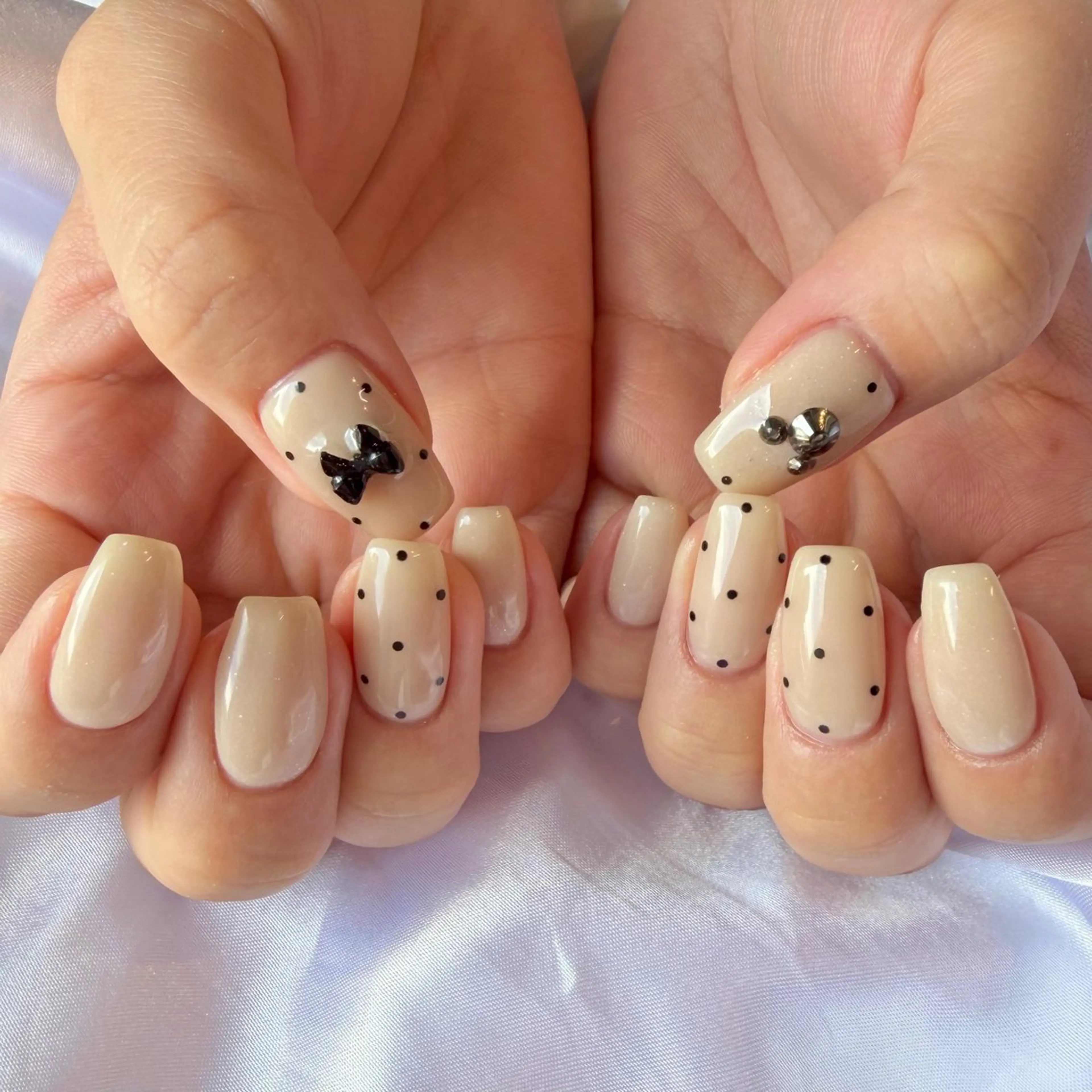 ネイル ドット フレンチネイル ガーリー ハンドネイル nail salon e'mu💐のネイルデザイン