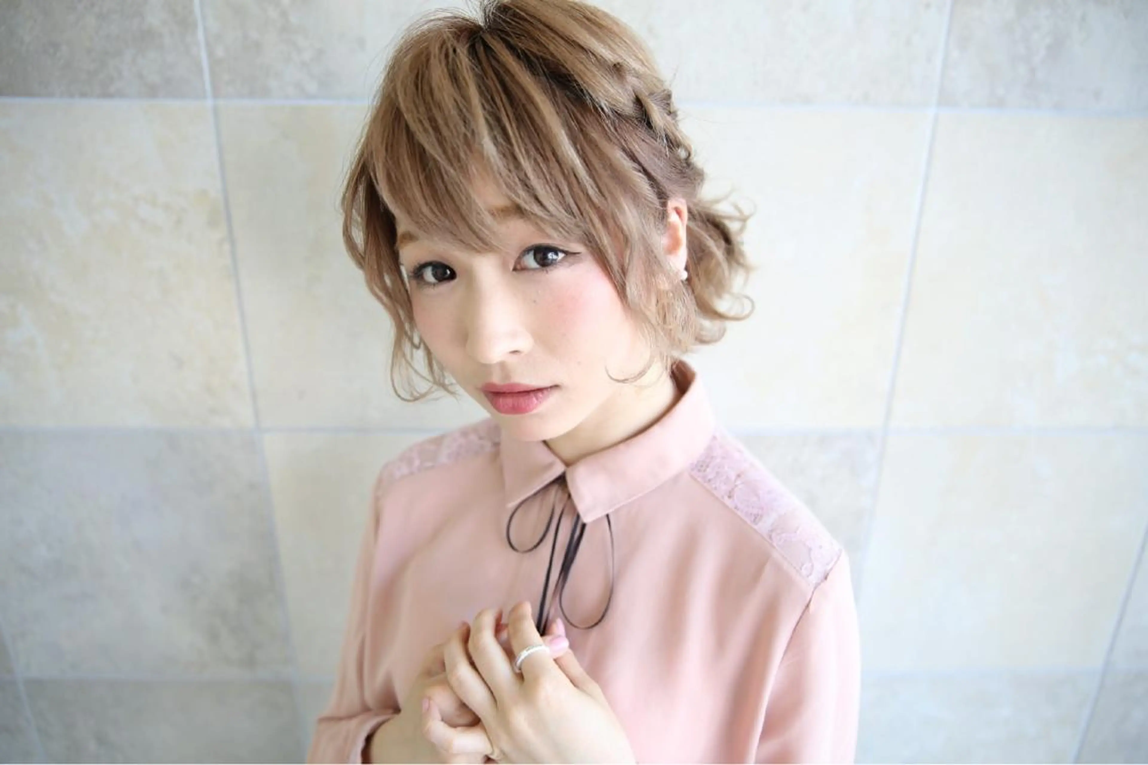 ショート ブリーチなしダブル/ レイヤーカット 小棹のヘアスタイル