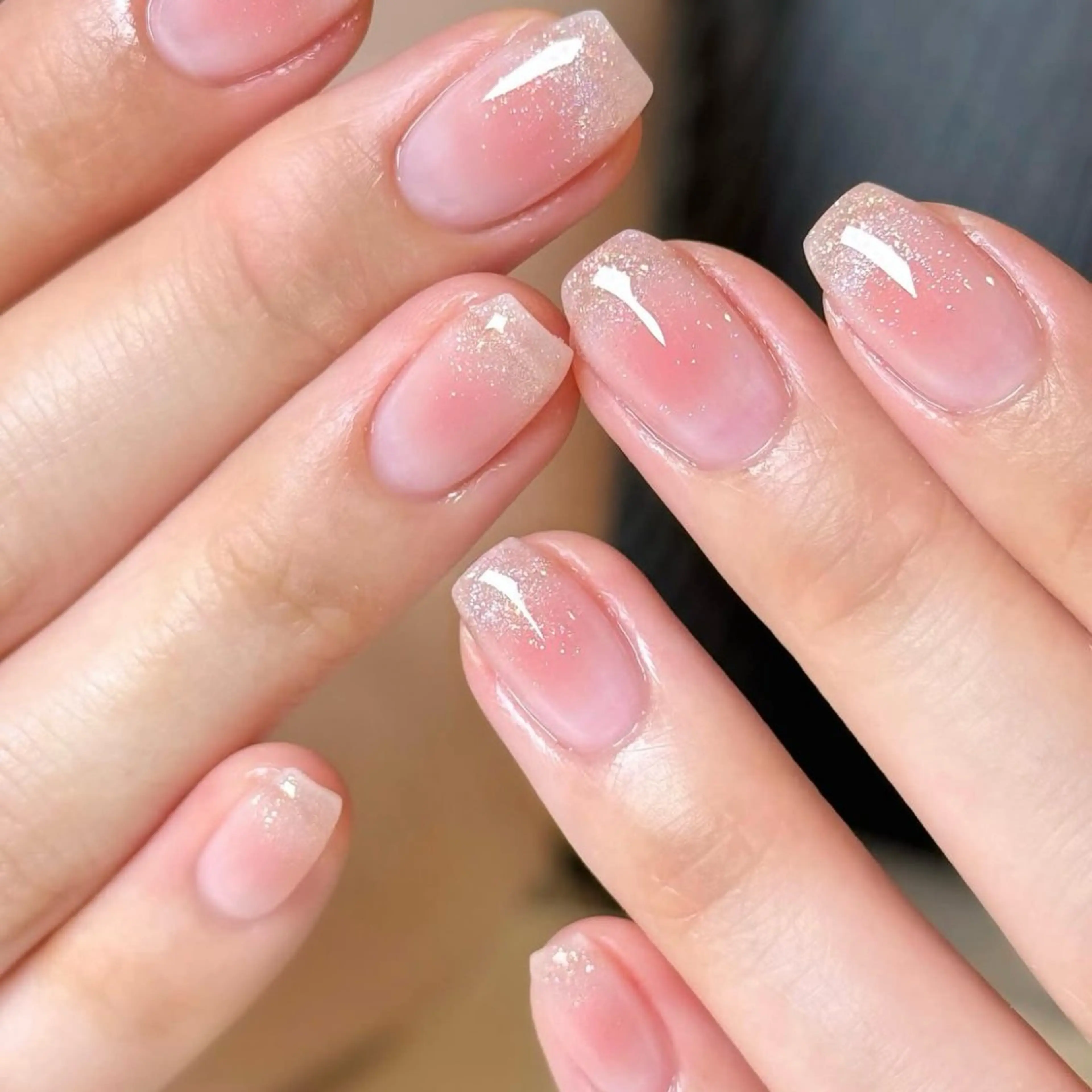 ネイル チークネイル キラキラネイル 韓国ネイル 水色 マグネットネイル ハンドネイル Lala Nailsのネイルデザイン