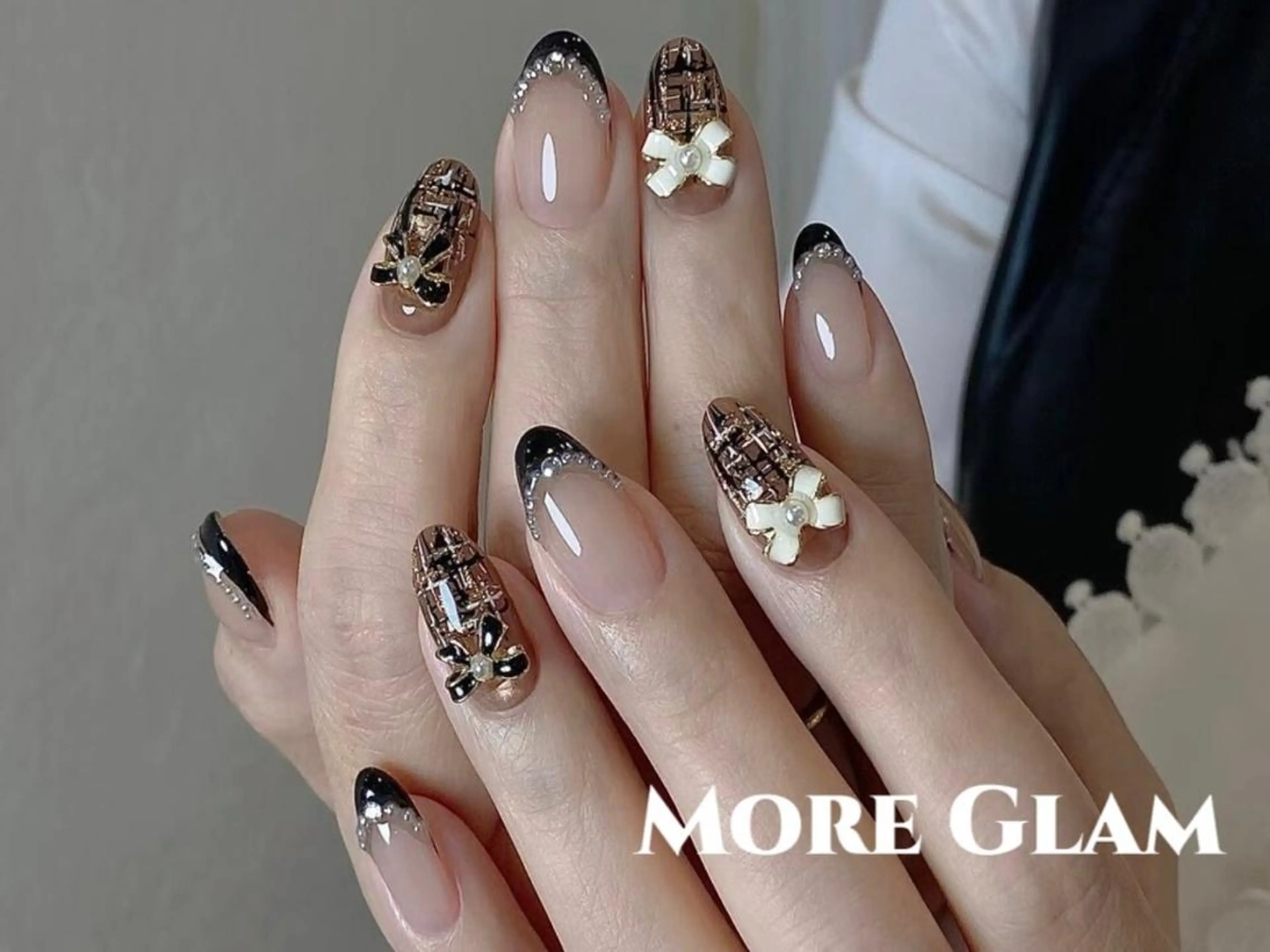 ネイル 長さ出し フットネイル フレンチネイル ジェルネイル ガラスフレンチ MoreGlam ネイルのネイルデザイン